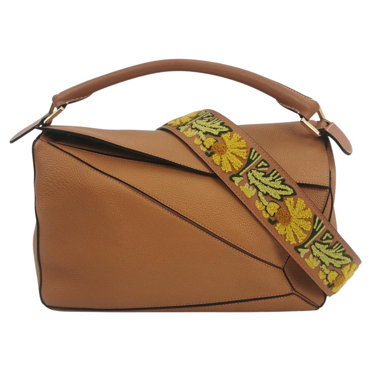 Loewe Puzzle Medium en cuir marron avec bracelet brodé multicolore