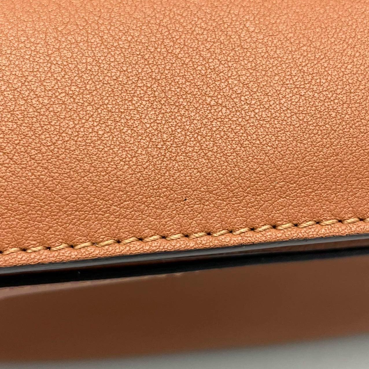Bolso Loewe Puzzle mediano de piel de becerro color caramelo tostado 5