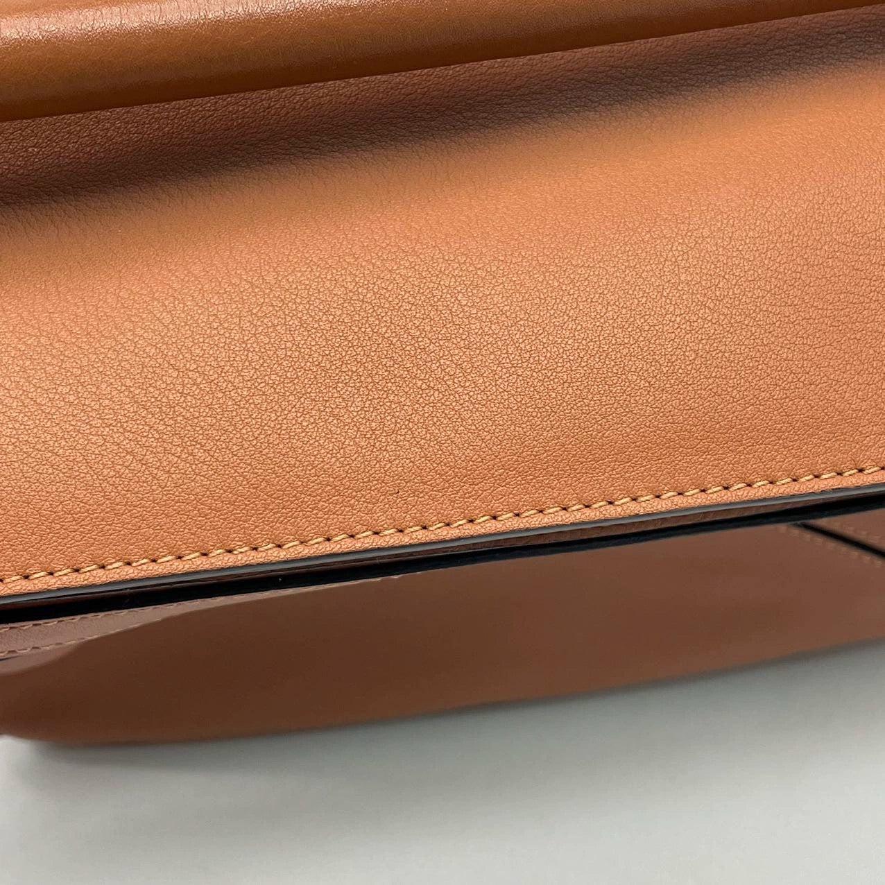 Bolso Loewe Puzzle mediano de piel de becerro color caramelo tostado 6