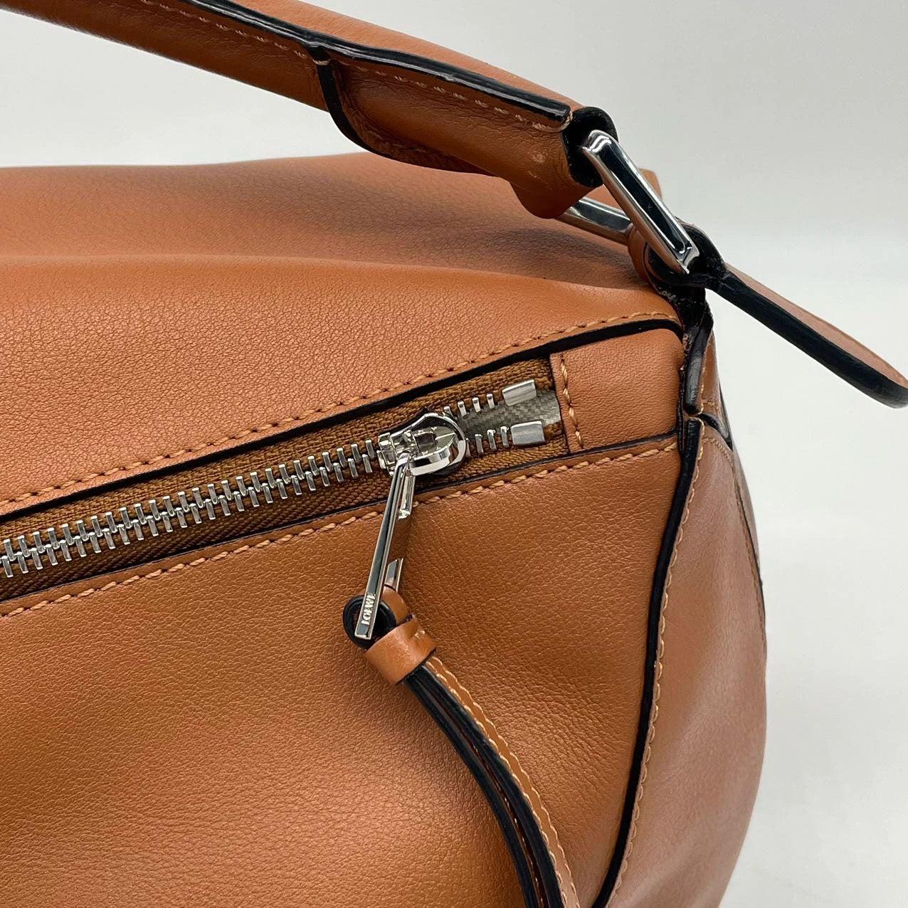 Bolso Loewe Puzzle mediano de piel de becerro color caramelo tostado 10