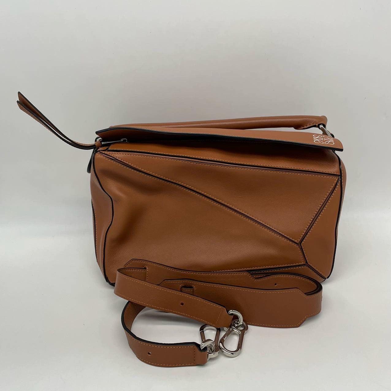 Bolso Loewe Puzzle mediano de piel de becerro color caramelo tostado en Excelente Estado en AUBERVILLIERS, FR