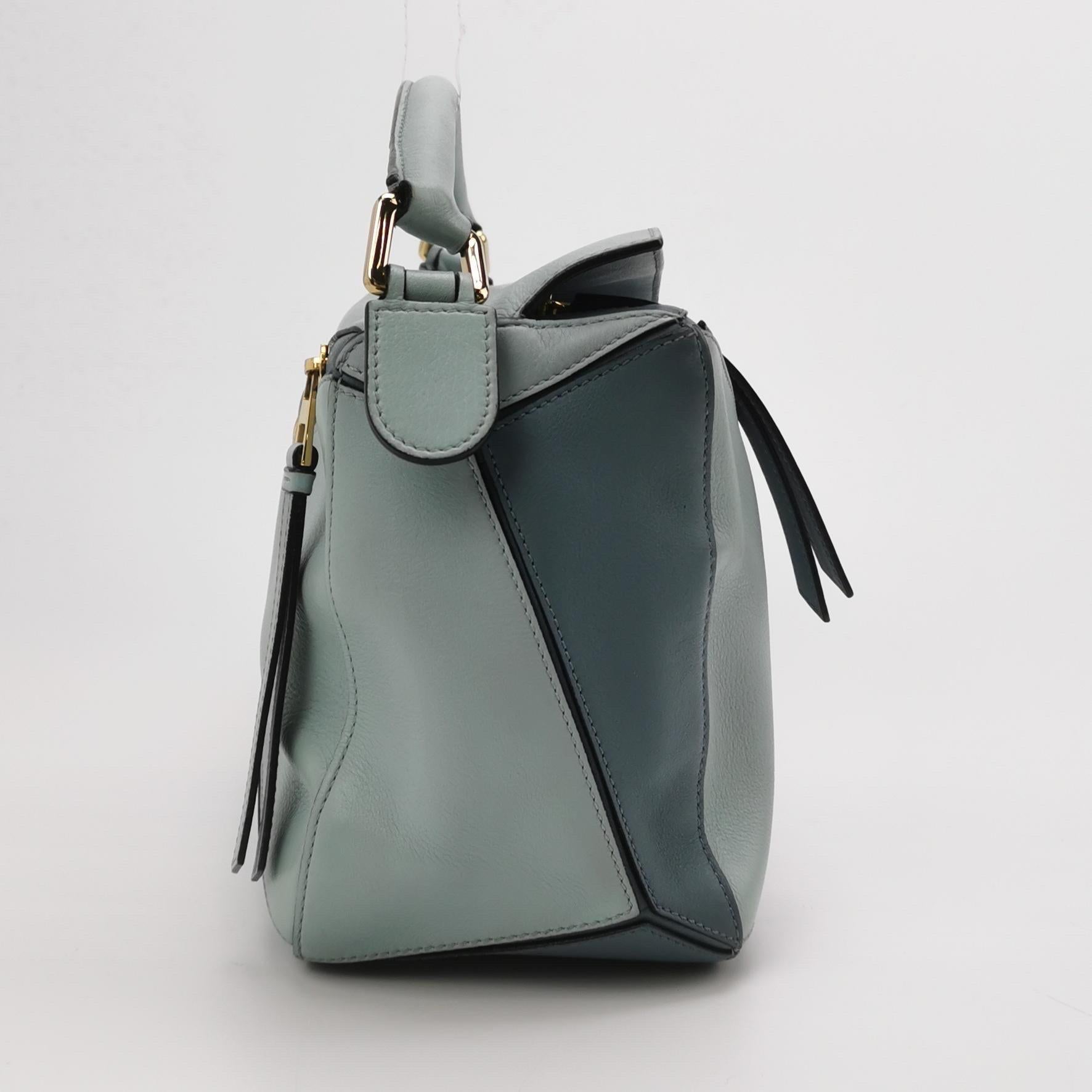Loewe Puzzle Medium Multicolor Blue Calfskin Leather Crossbody Bag In condizioni buone in vendita a AUBERVILLIERS, FR