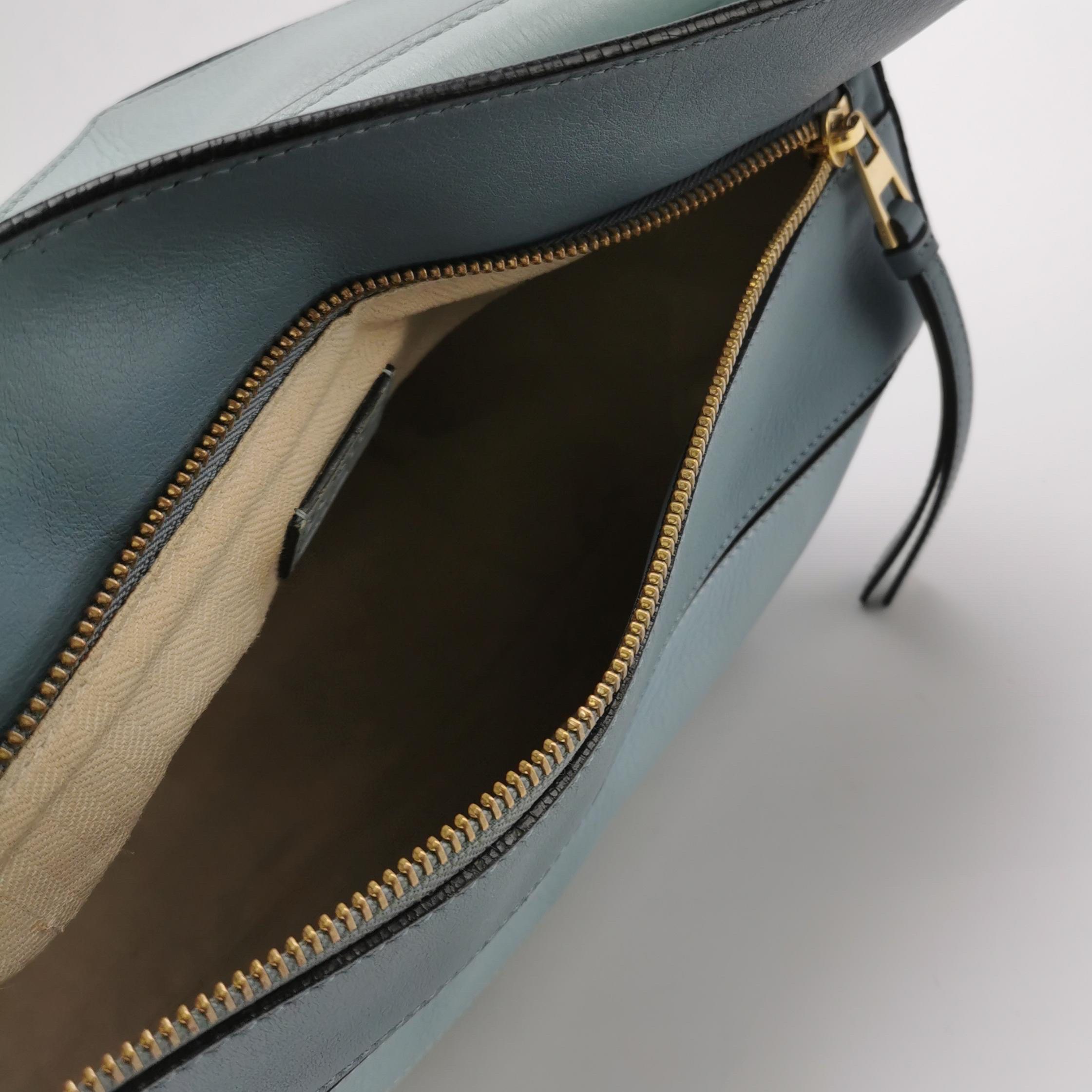 Loewe Puzzle Medium Multicolor Blue Calfskin Leather Crossbody Bag in vendita 1