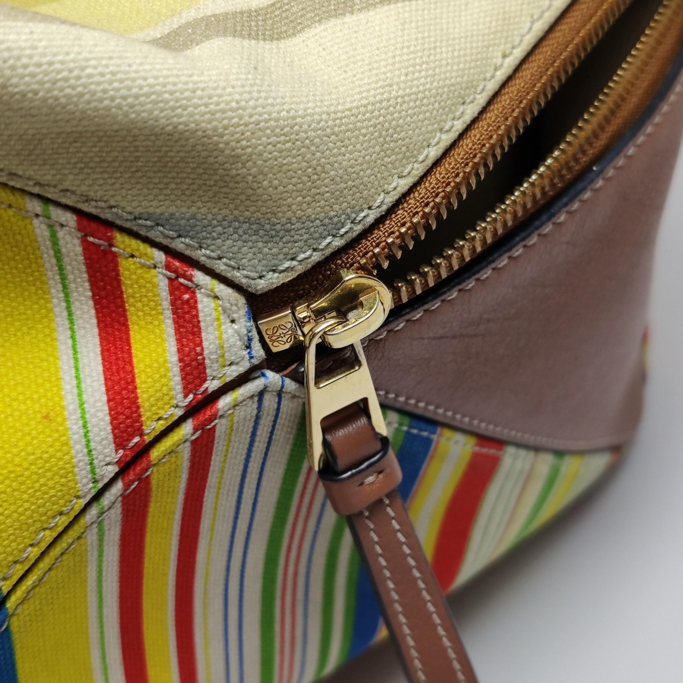Loewe Puzzle Medium Multicolor Striped Canvas Leather Crossbody Bag en vente 8