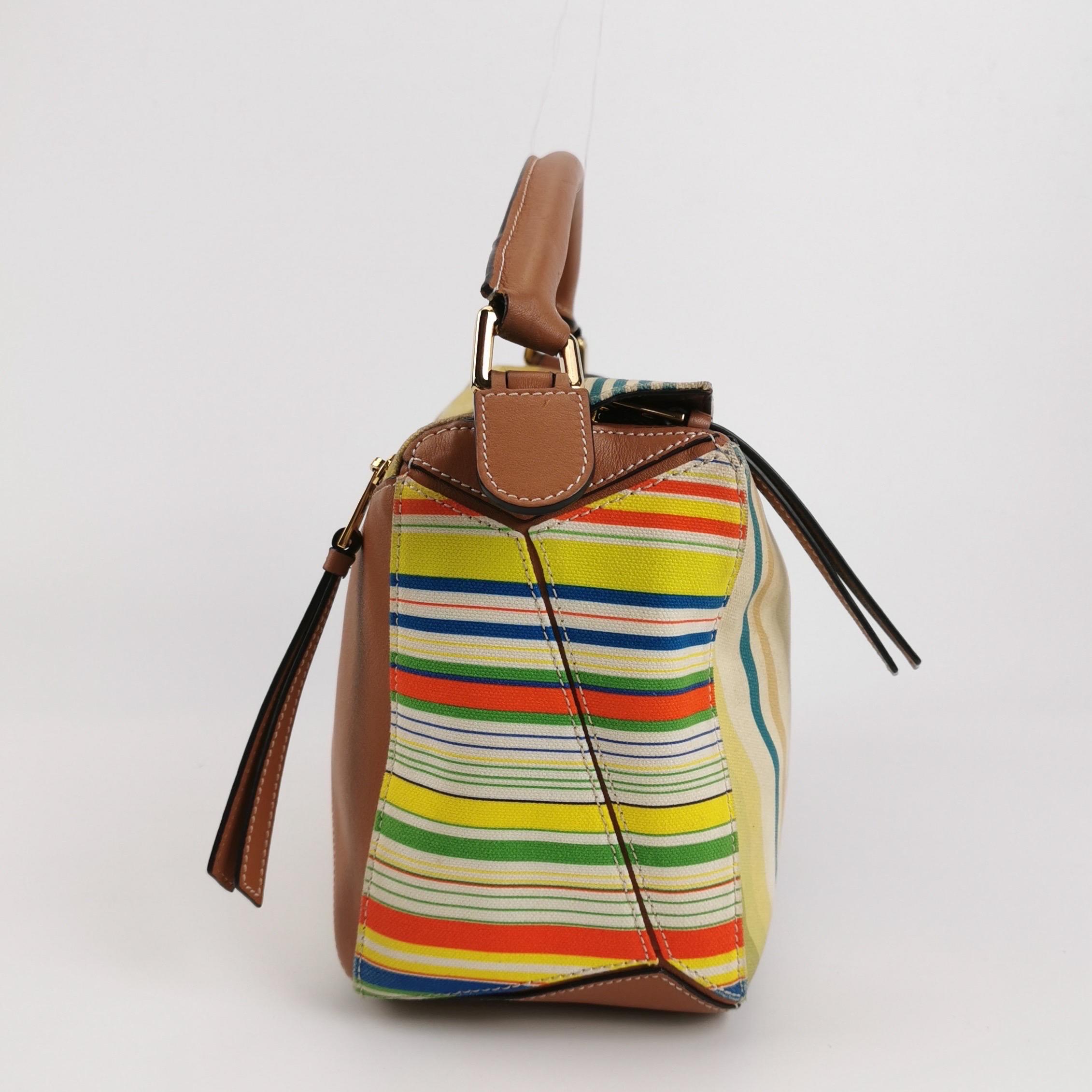Loewe Puzzle Medium Multicolor Striped Canvas Leather Crossbody Bag Bon état - En vente à AUBERVILLIERS, FR