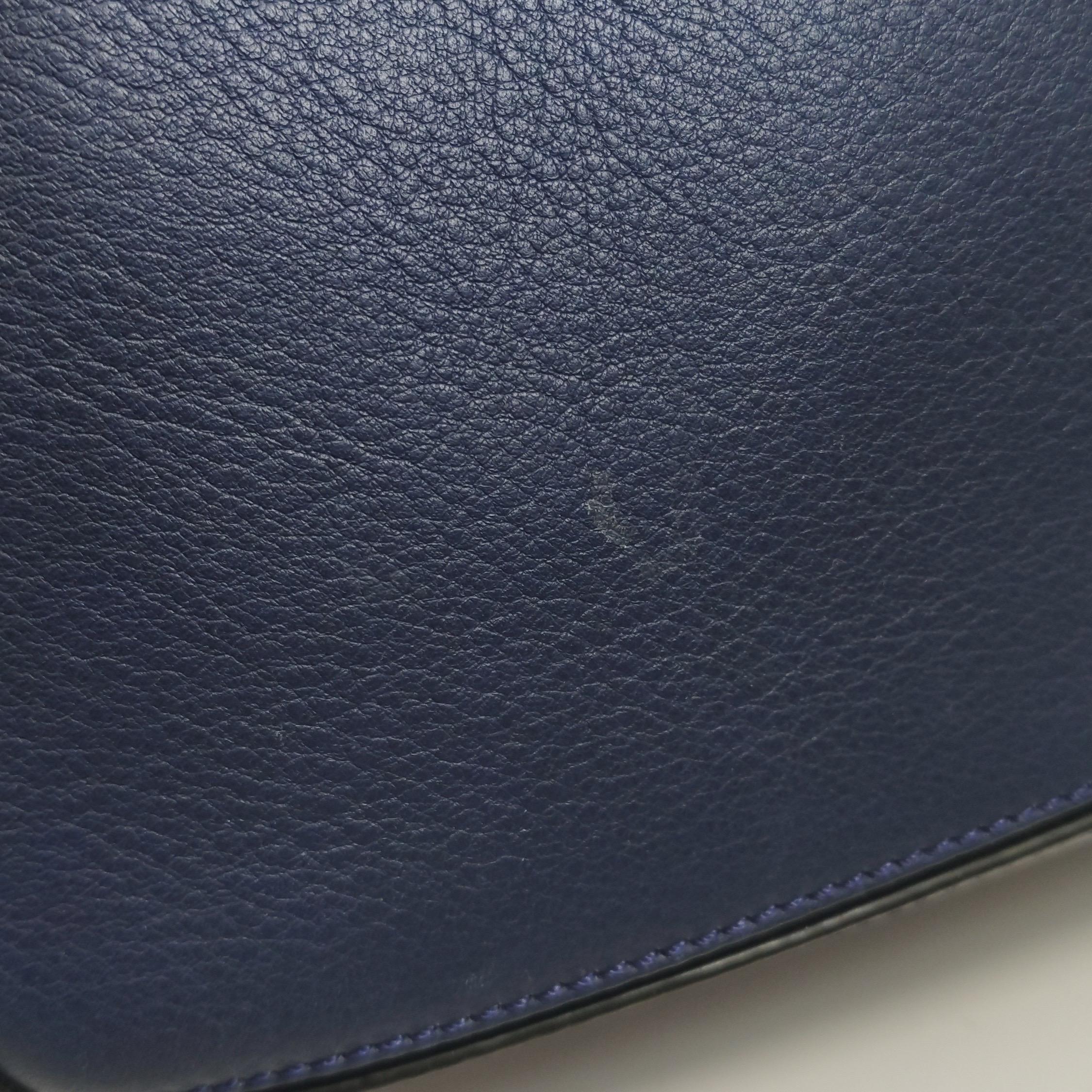 Loewe Puzzle Medium Navy Kalbsleder Crossbody Tasche im Angebot 14