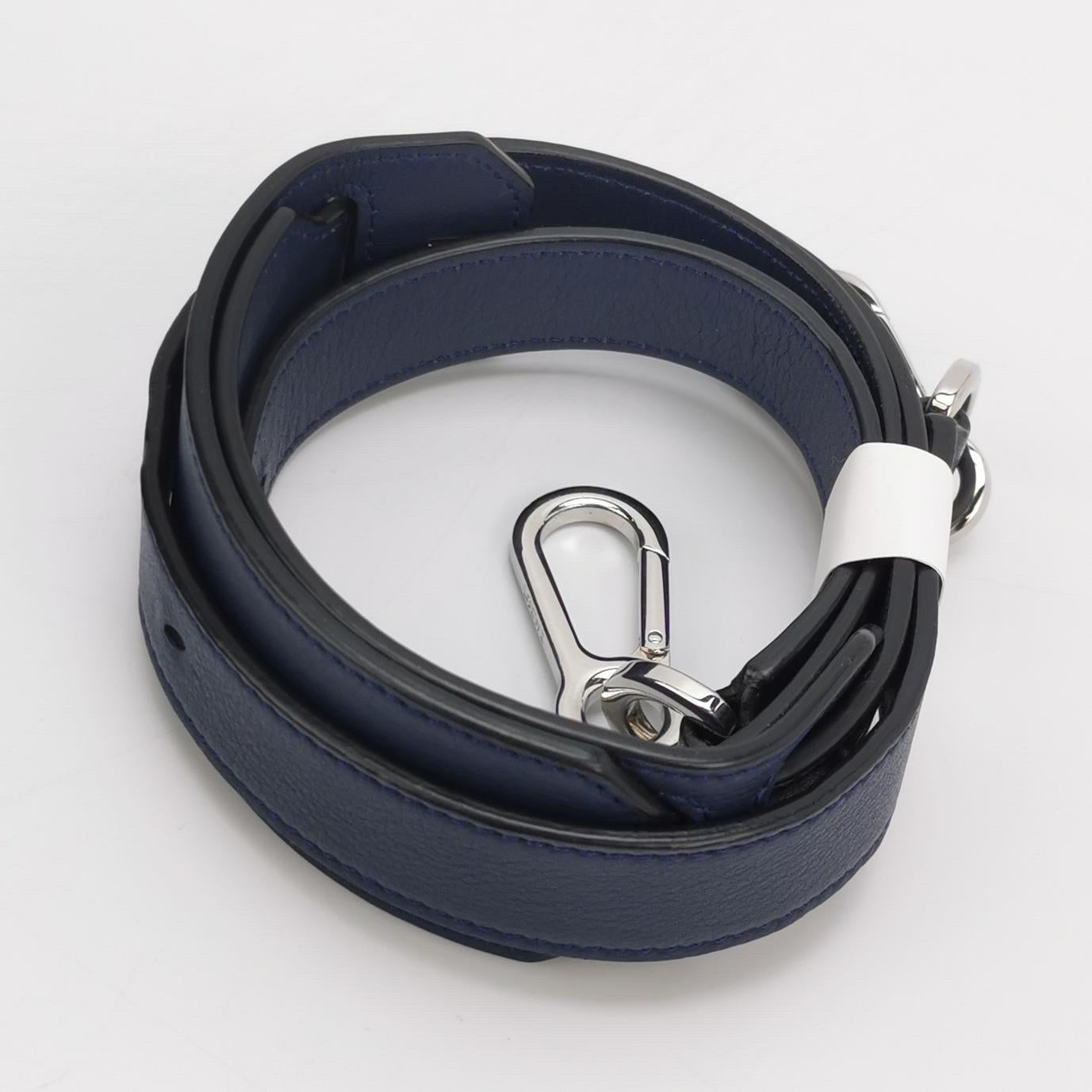 Loewe Puzzle Medium Navy Kalbsleder Crossbody Tasche im Angebot 2