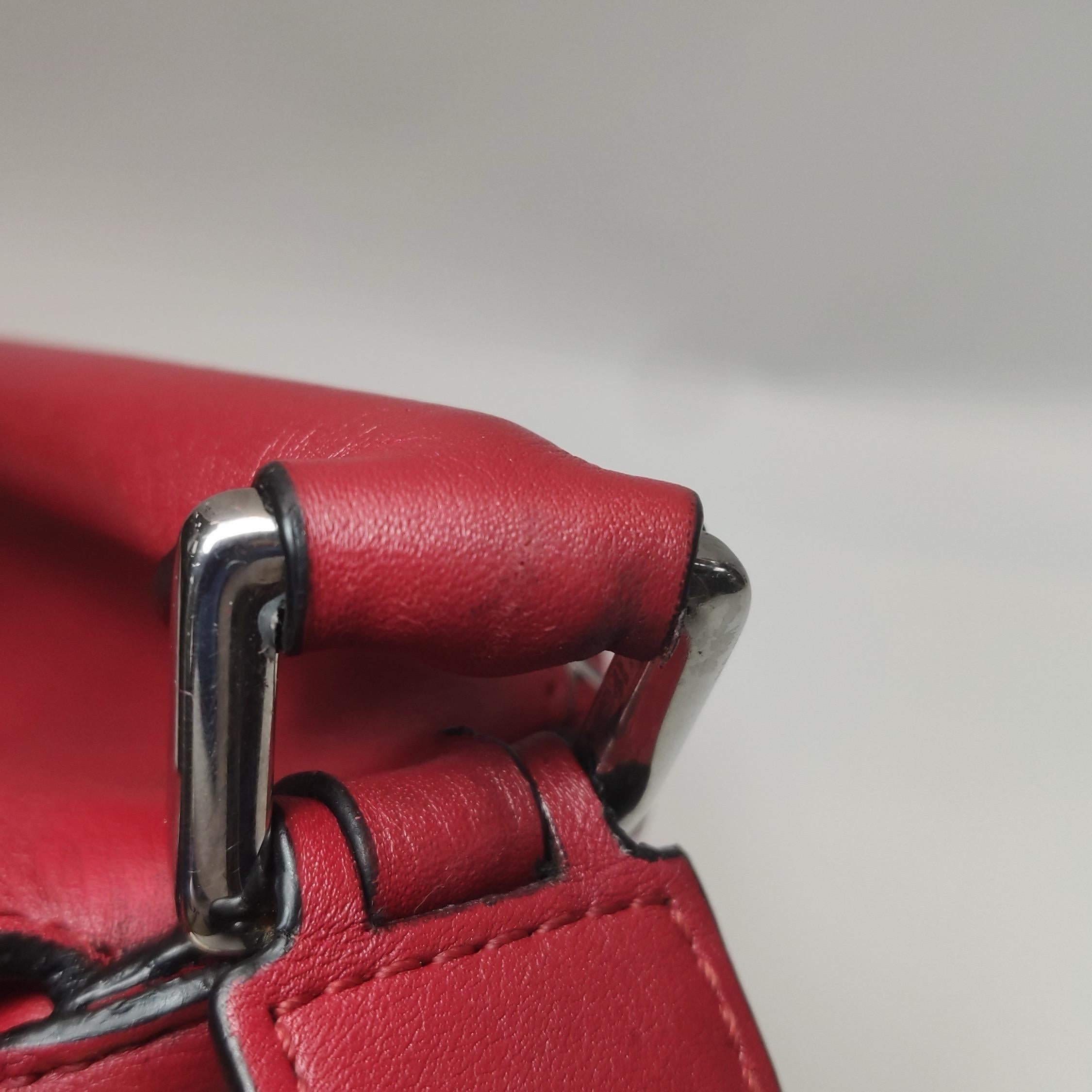 Loewe Puzzle Borsa media in pelle rossa con cerniera a tracolla in vendita 12