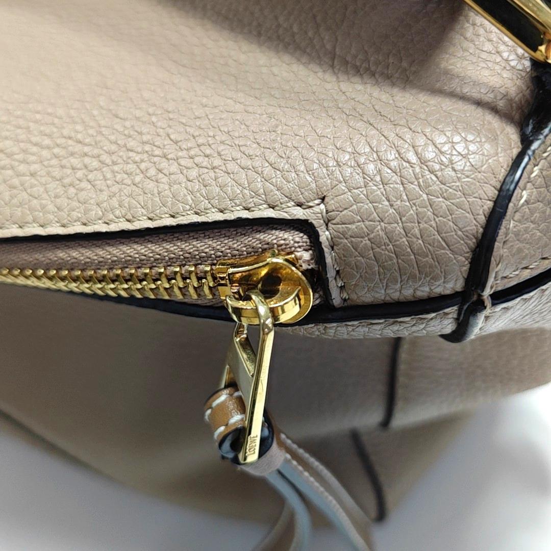 Loewe Puzzle Medium Sand Beige Sac en cuir de veau Brown Strap en vente 4