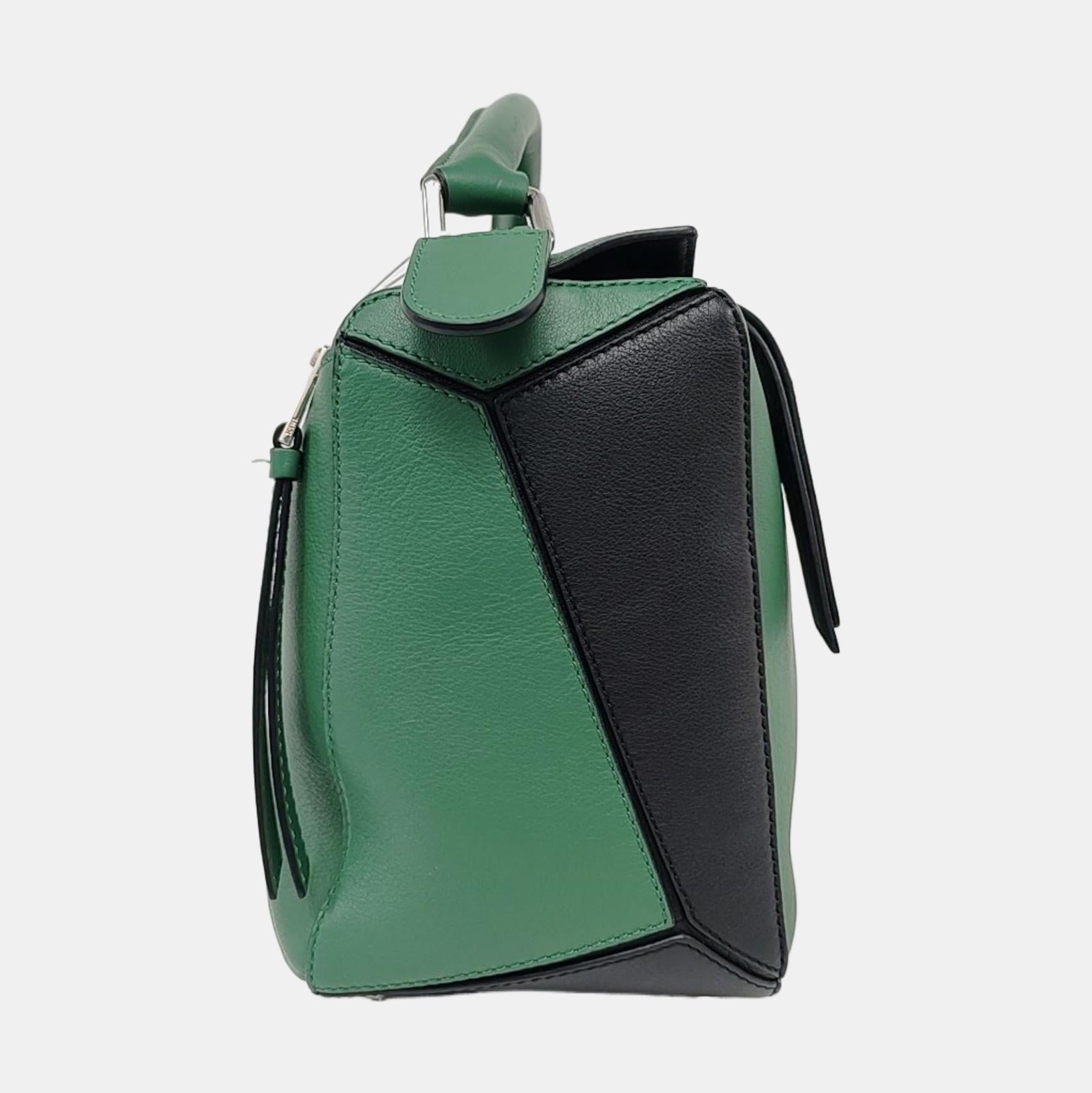 Loewe Puzzle Medium Tricolor Green Black White Calfskin Leather Bag Excellent état - En vente à AUBERVILLIERS, FR