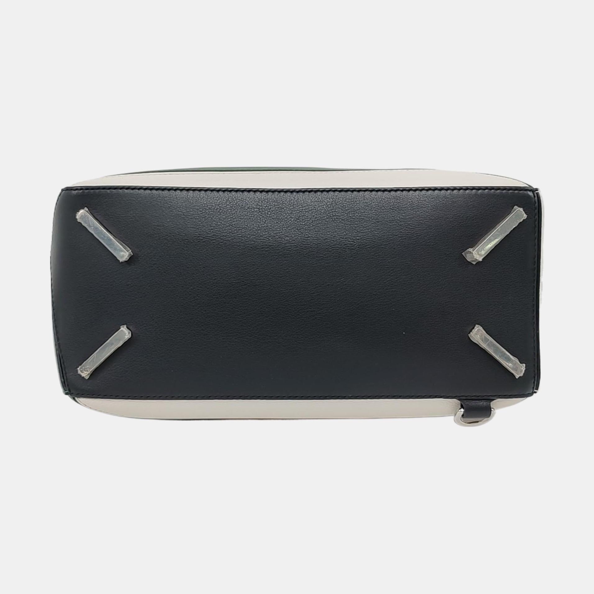 Loewe Puzzle Medium Tricolor Green Black White Calfskin Leather Bag en vente 1
