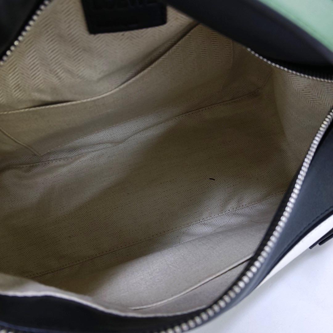 Loewe Puzzle Medium Tricolor Green Black White Calfskin Leather Bag en vente 4