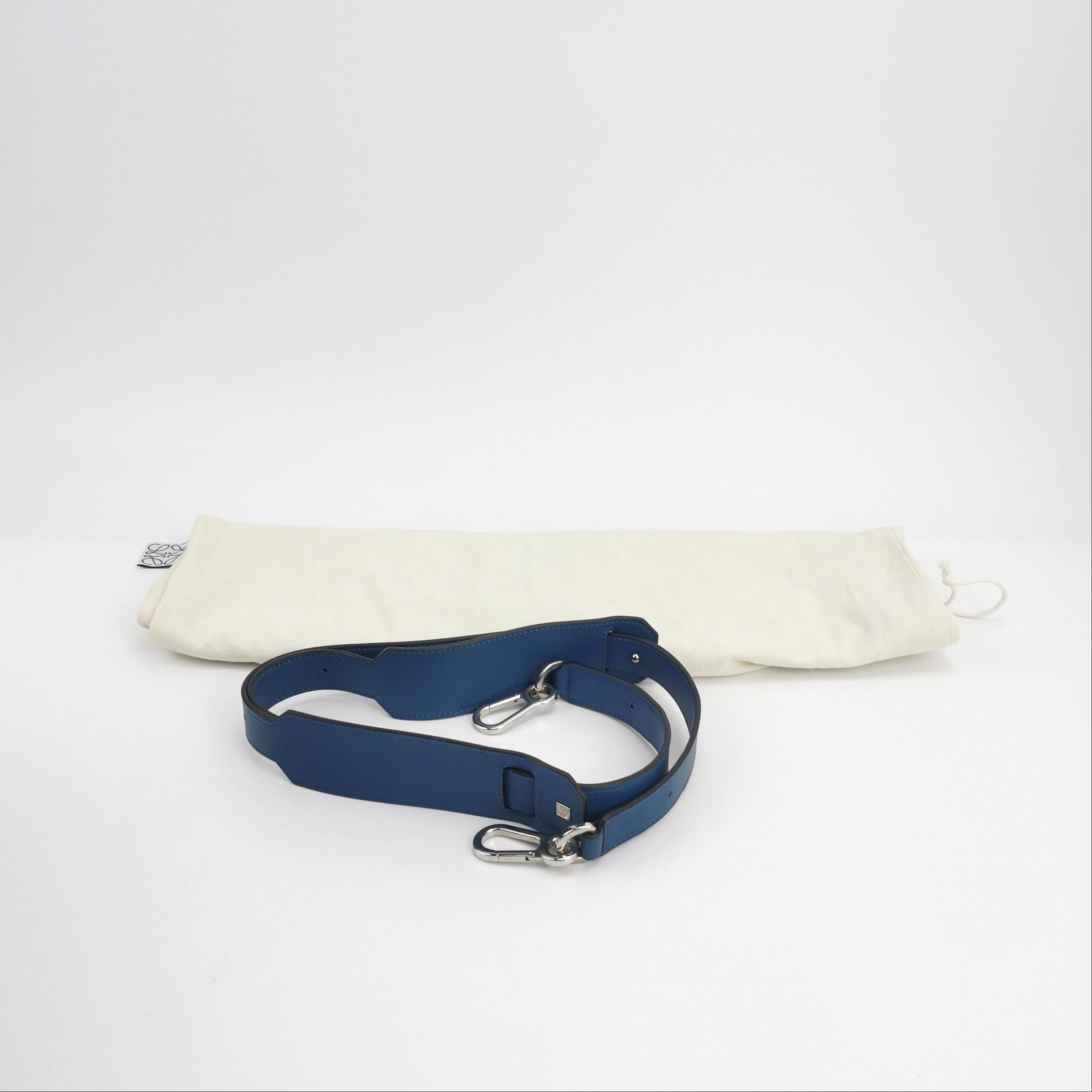 Loewe Puzzle Medium Tricolor Navy Sac en cuir en vente 5