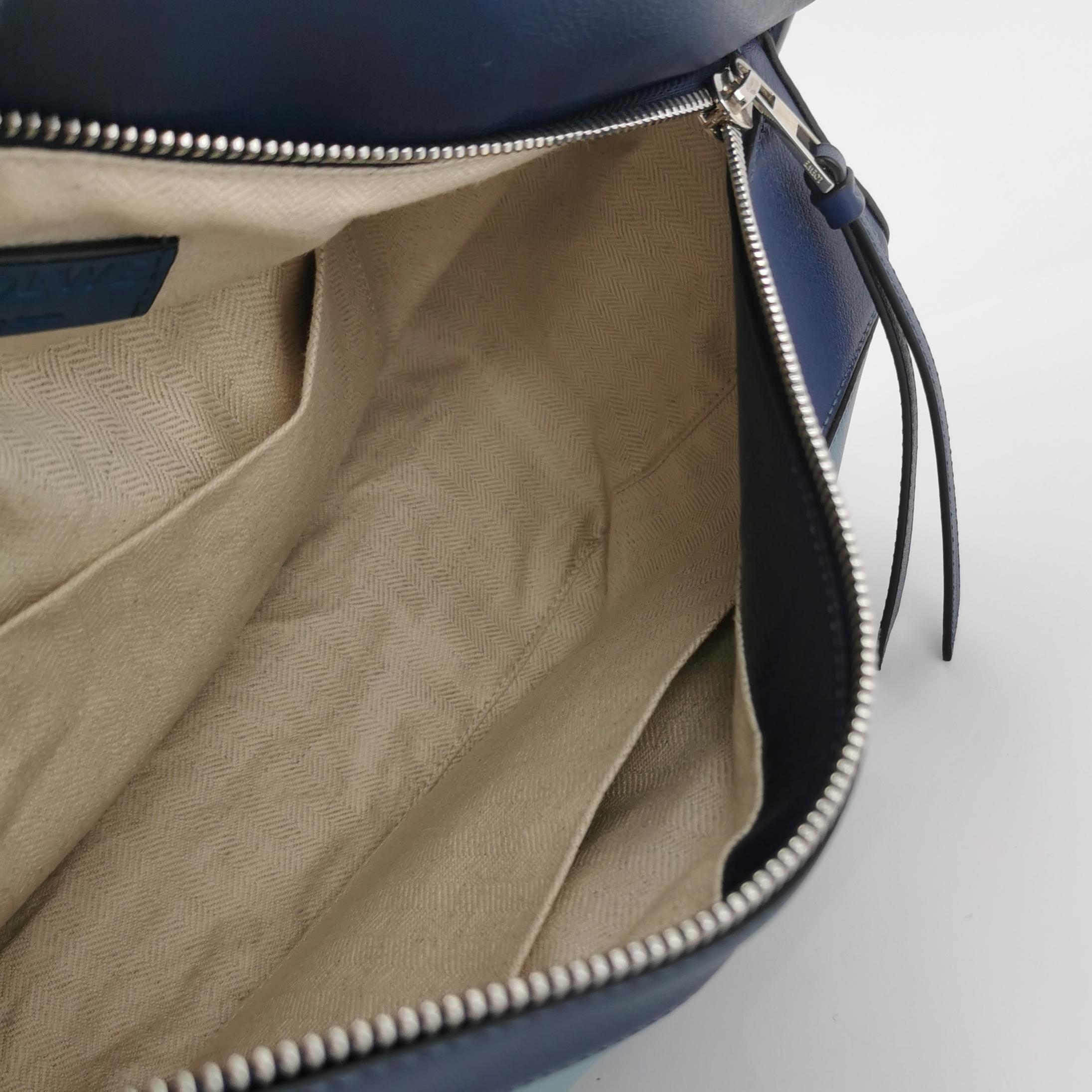 Loewe Puzzle Medium Tricolor Navy Sac en cuir Bon état - En vente à AUBERVILLIERS, FR