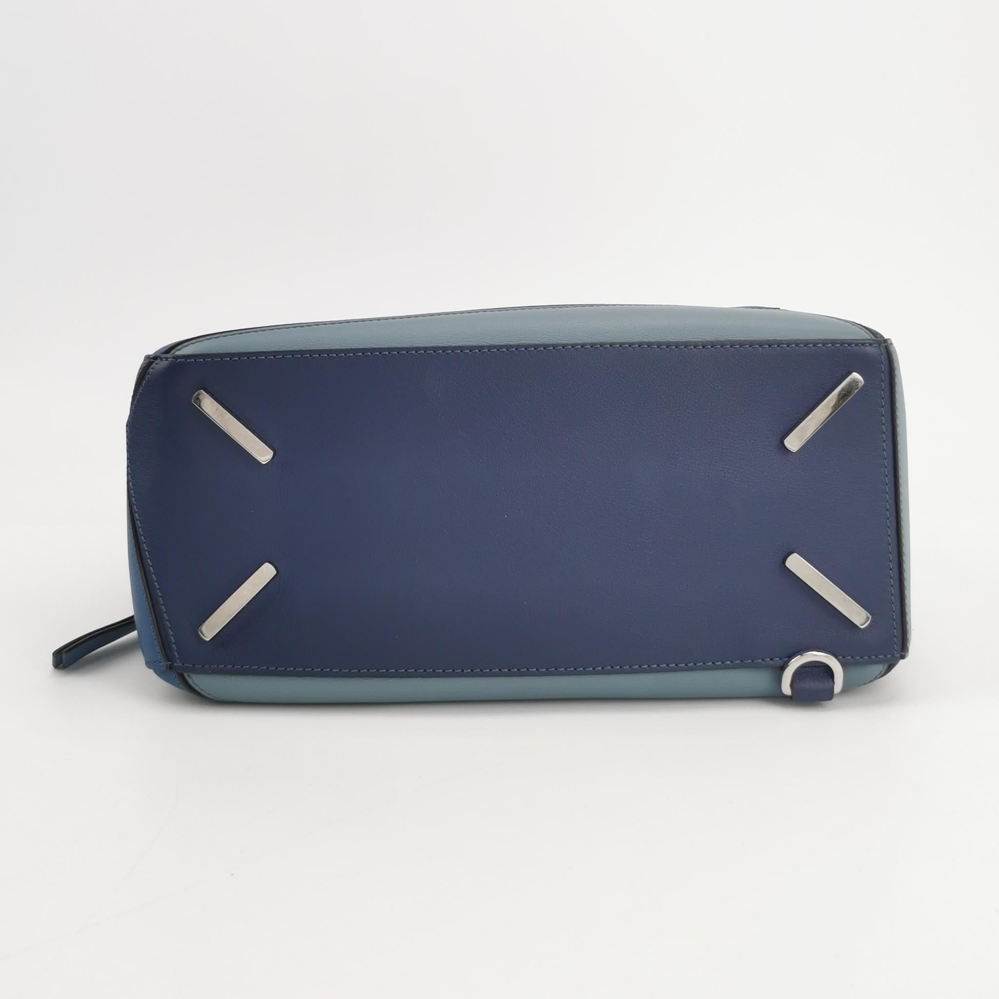 Loewe Puzzle Medium Tricolor Navy Sac en cuir Pour femmes en vente