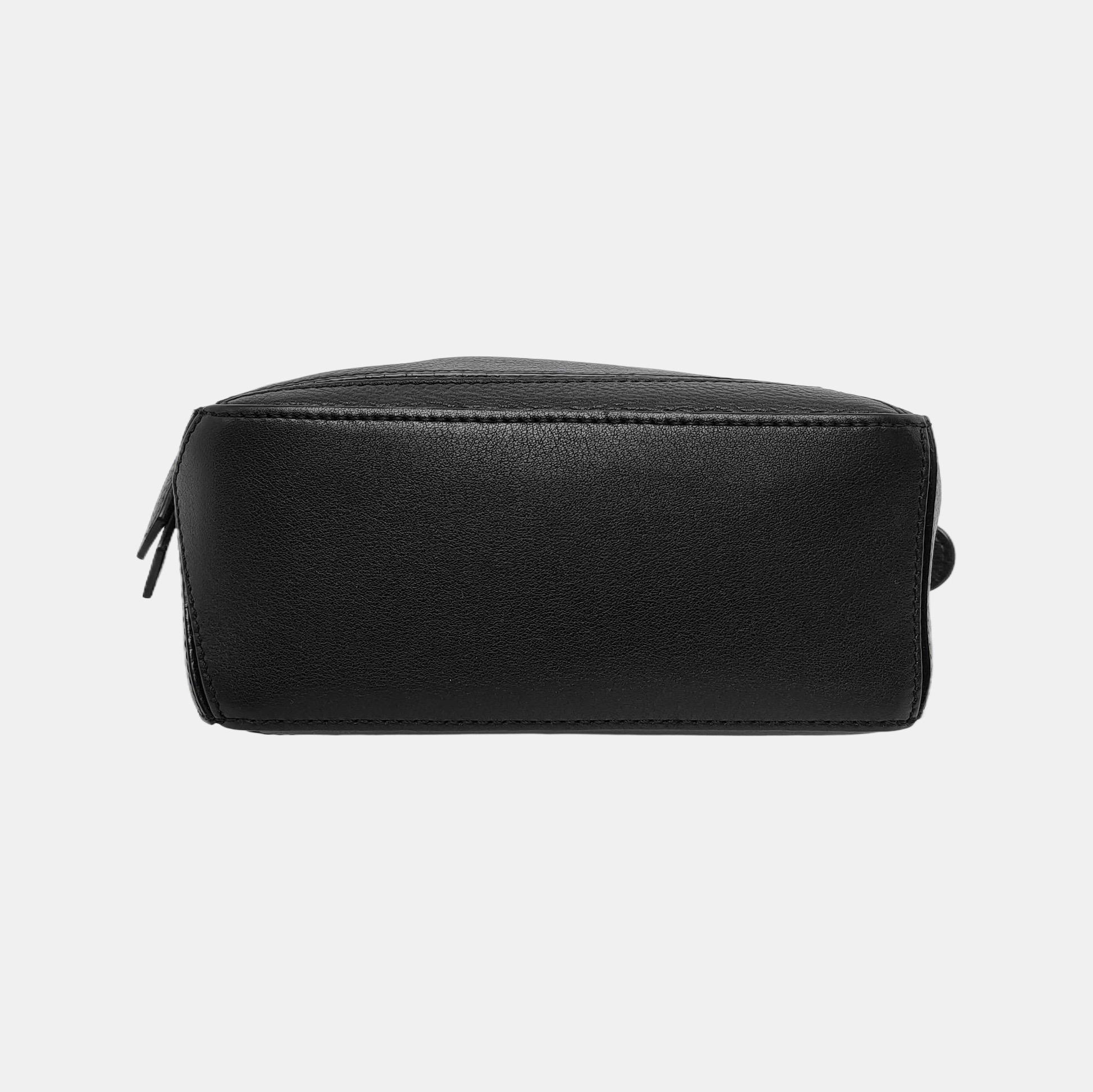 Donna Loewe Puzzle Mini in pelle di vitello nera con cinturino intrecciato in vendita
