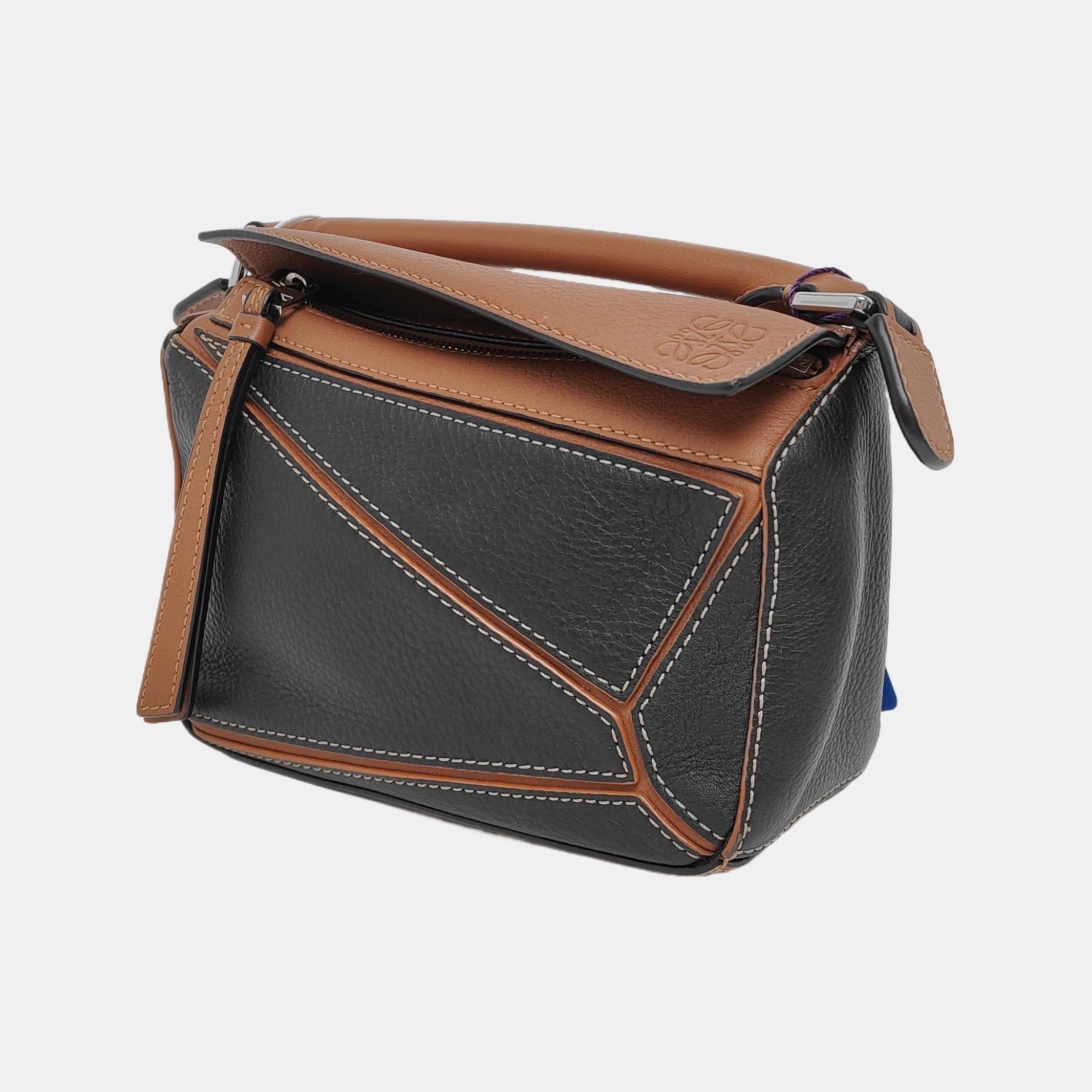 Loewe Puzzle Mini Brown and Black Calfskin Leather Crossbody Bag In Excellent Condition In AUBERVILLIERS, FR