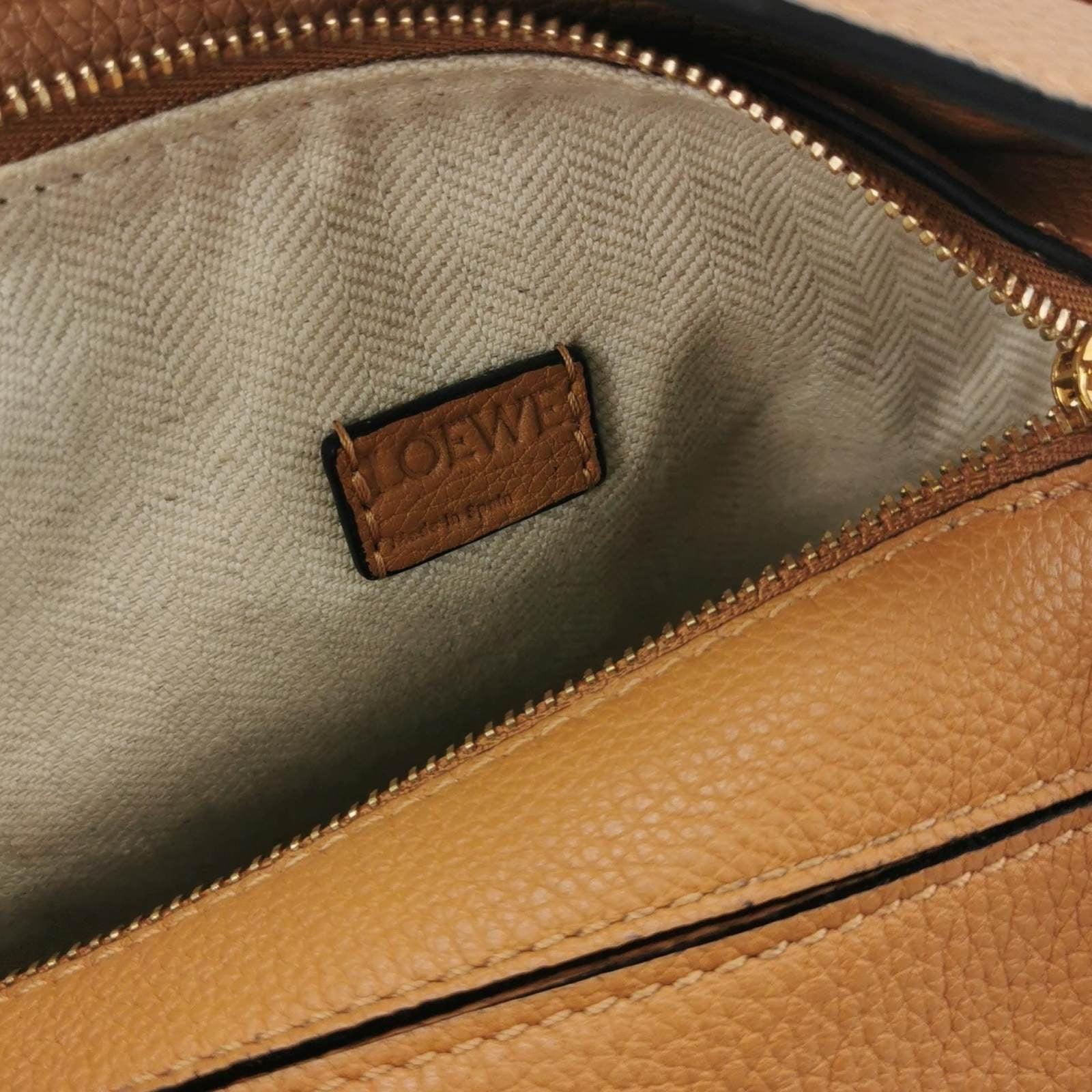 Loewe Puzzle Mini Caramel Tan Calfskin Leather Crossbody Bag In Excellent Condition For Sale In AUBERVILLIERS, FR