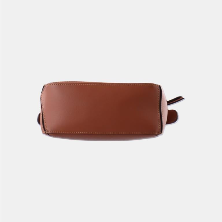 Loewe Puzzle Mini Caramel Tan Calfskin Leather Crossbody Bag In Excellent Condition For Sale In AUBERVILLIERS, FR