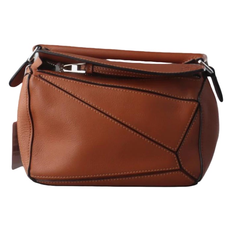 Bolso Crossbody de piel de becerro Loewe Puzzle Mini Caramel Tan