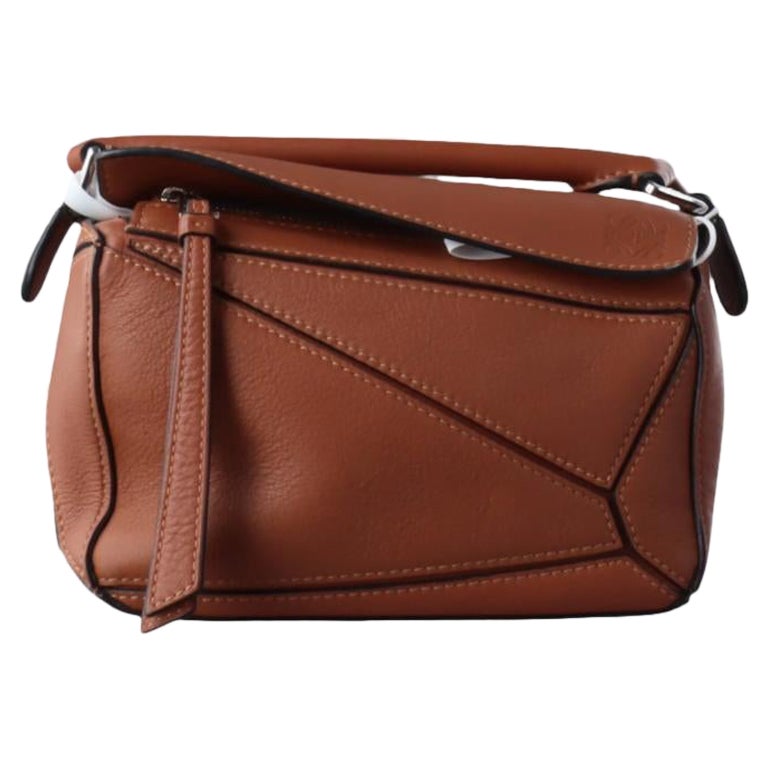 Bolso Crossbody de piel de becerro Loewe Puzzle Mini Caramel Tan