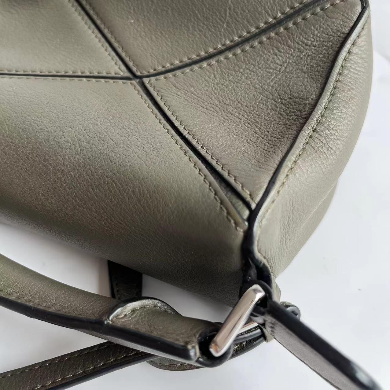 Loewe Puzzle Mini Olive Green Sac à bandoulière en cuir de veau en vente 9
