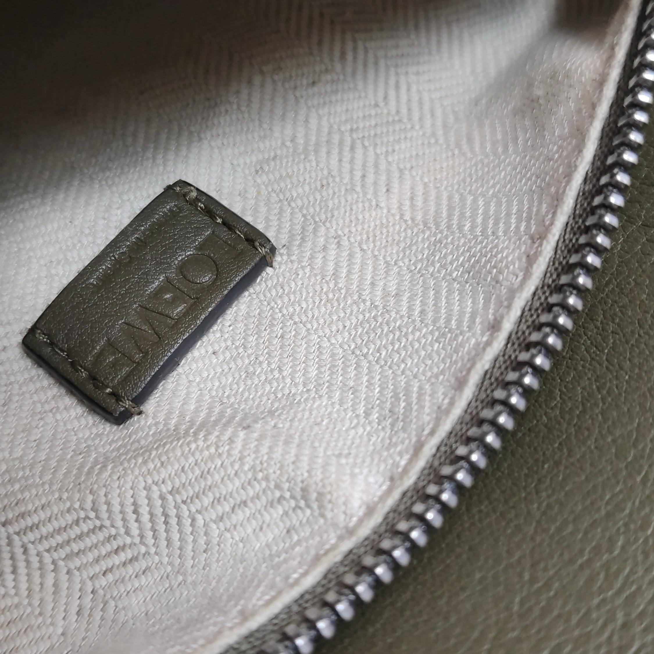 Loewe Puzzle Mini Borsa a tracolla in pelle di vitello Herbarium verde oliva in vendita 4