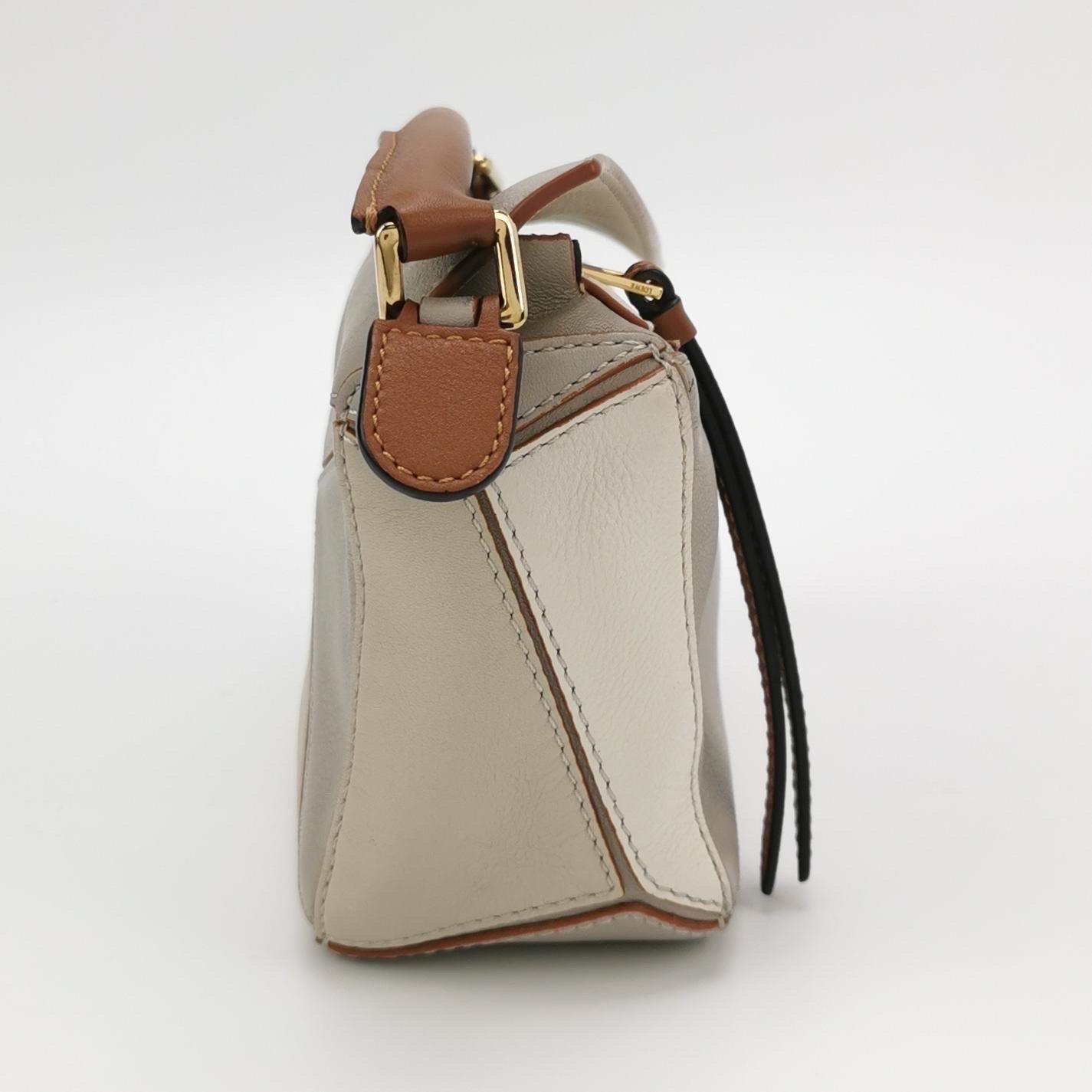 Marron Loewe Puzzle Mini Tricolor Gris Sac à bandoulière en cuir de veau en vente