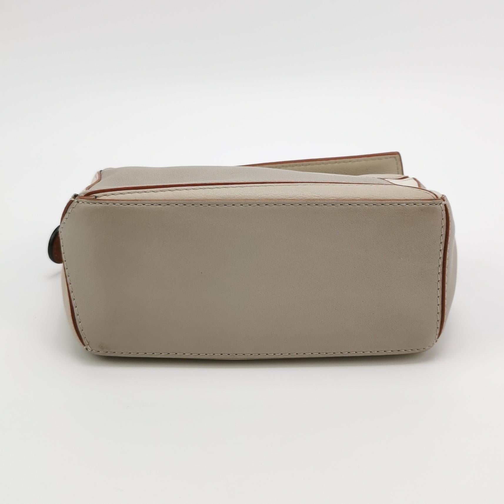 Loewe Puzzle Mini Tricolor Gris Sac à bandoulière en cuir de veau en vente 3