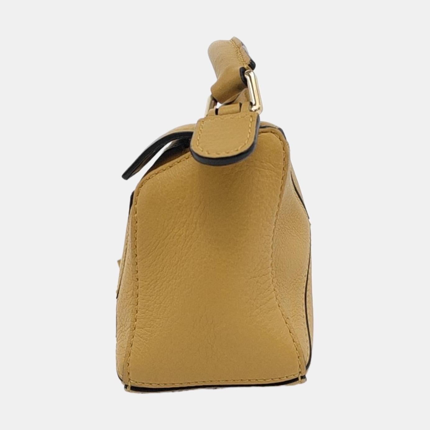 Loewe Puzzle Mini Yellow Calfskin Leather Gold Hardware Crossbody Bag In Good Condition For Sale In AUBERVILLIERS, FR