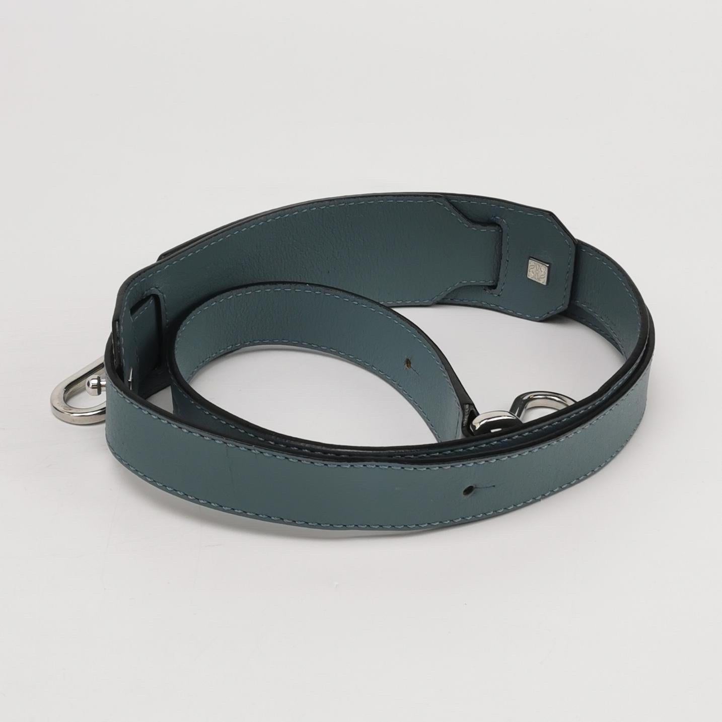 Loewe Puzzle Kleine Tasche aus aschblauem Kalbsleder im Angebot 6