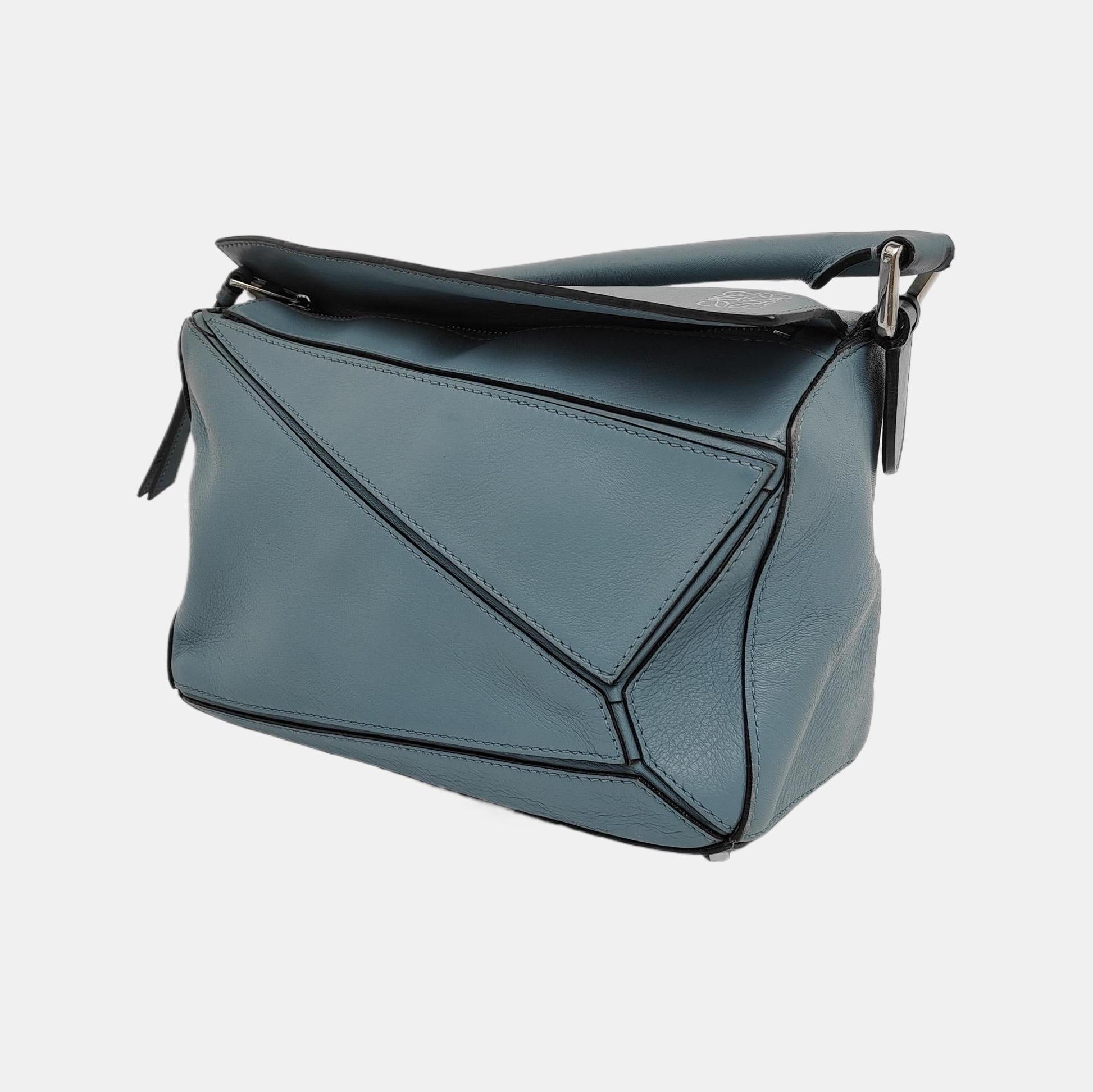 Loewe Puzzle Small Ash blue Calfskin Leather Crossbody Bag In Good Condition For Sale In AUBERVILLIERS, FR