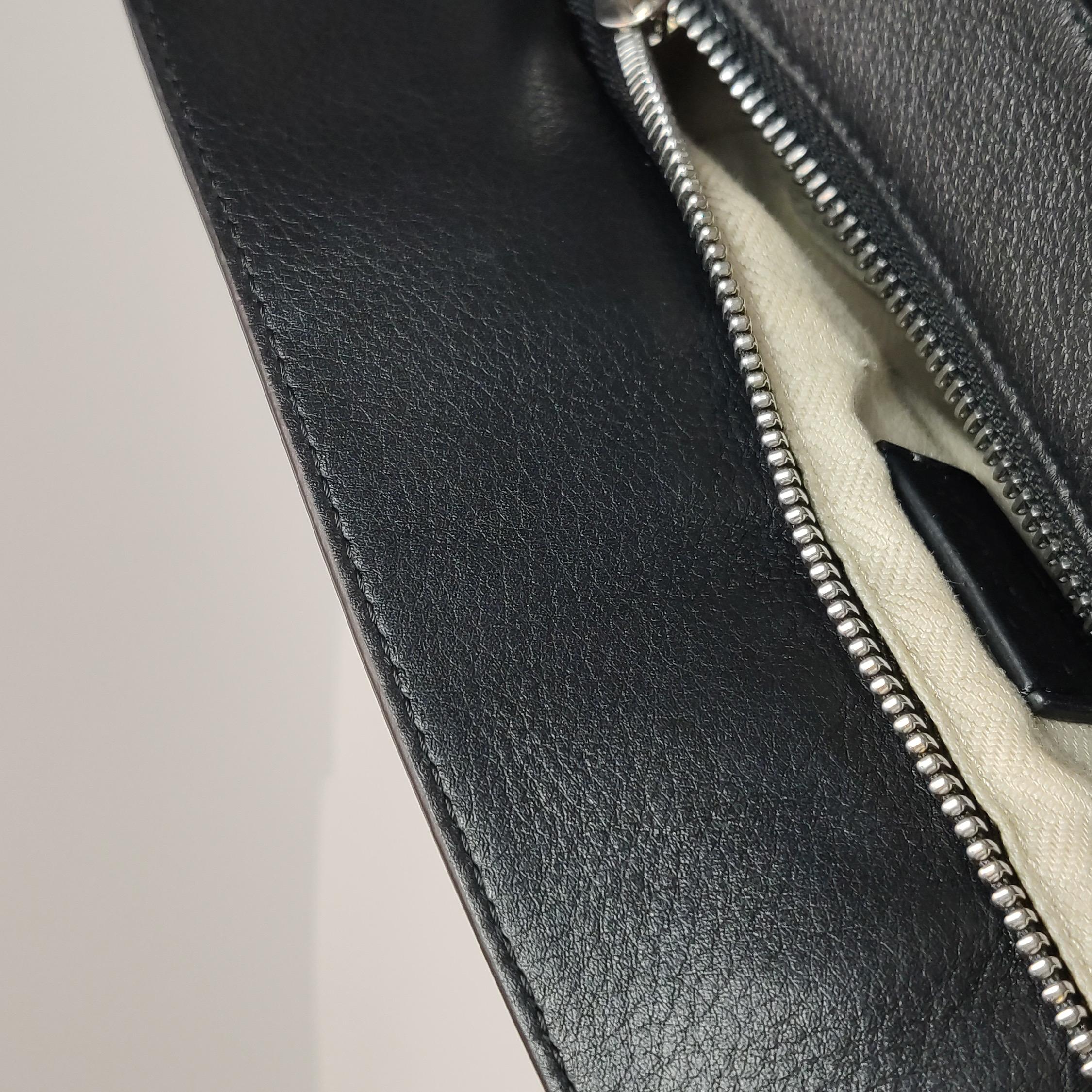 Loewe Puzzle Small Black Grained Leather White Logo en vente 6