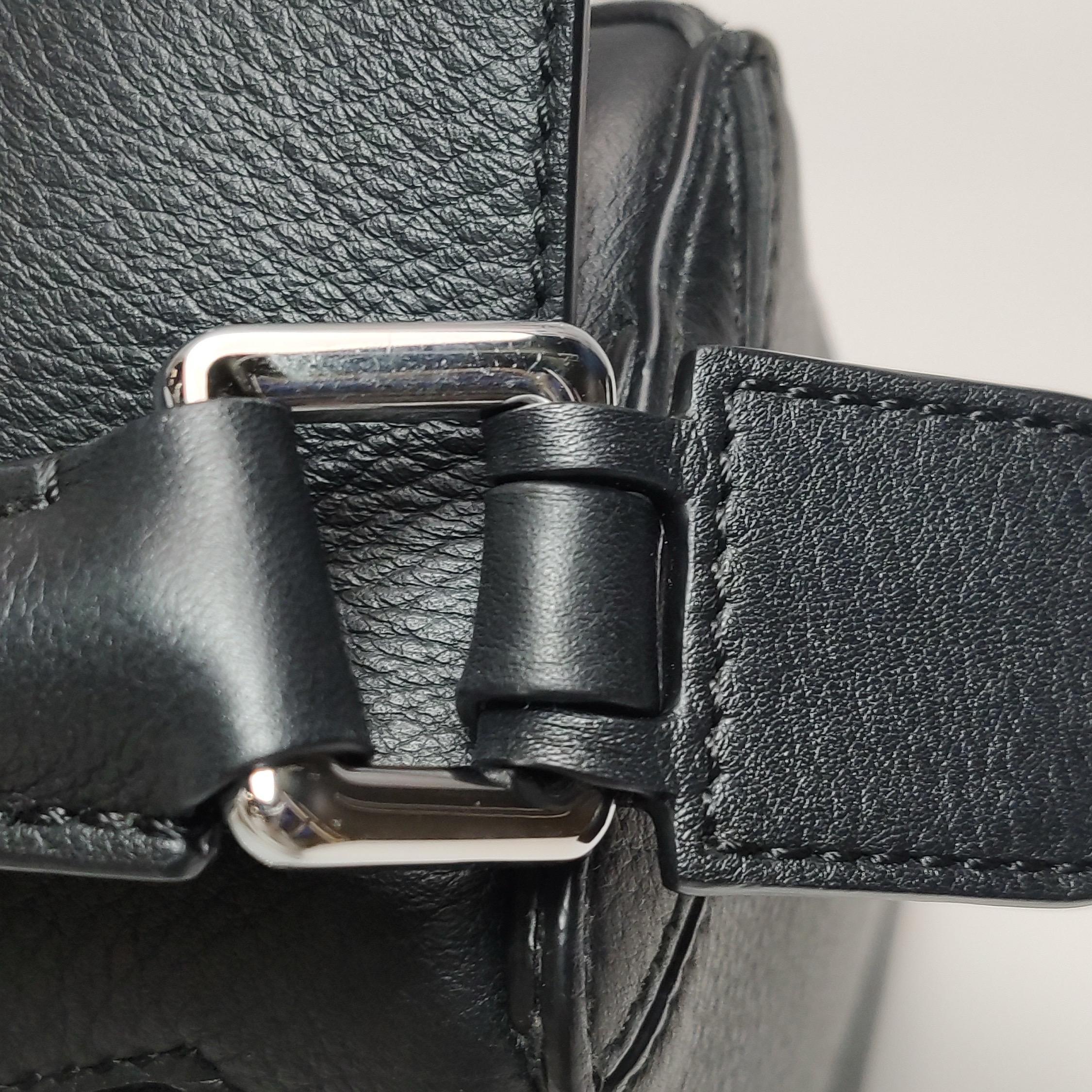 Loewe Puzzle Small Black Grained Leather White Logo en vente 8