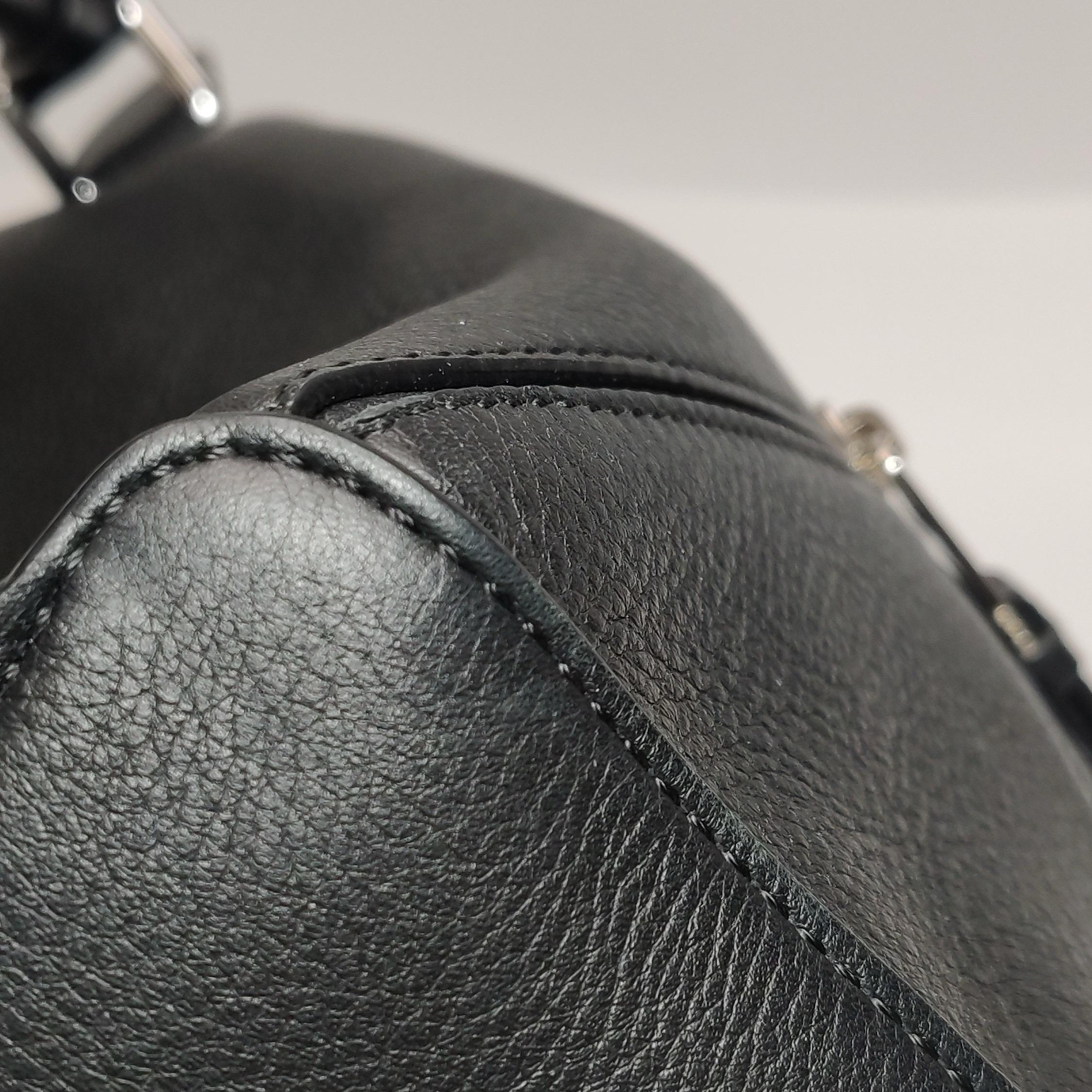 Loewe Puzzle Small Black Grained Leather White Logo en vente 10