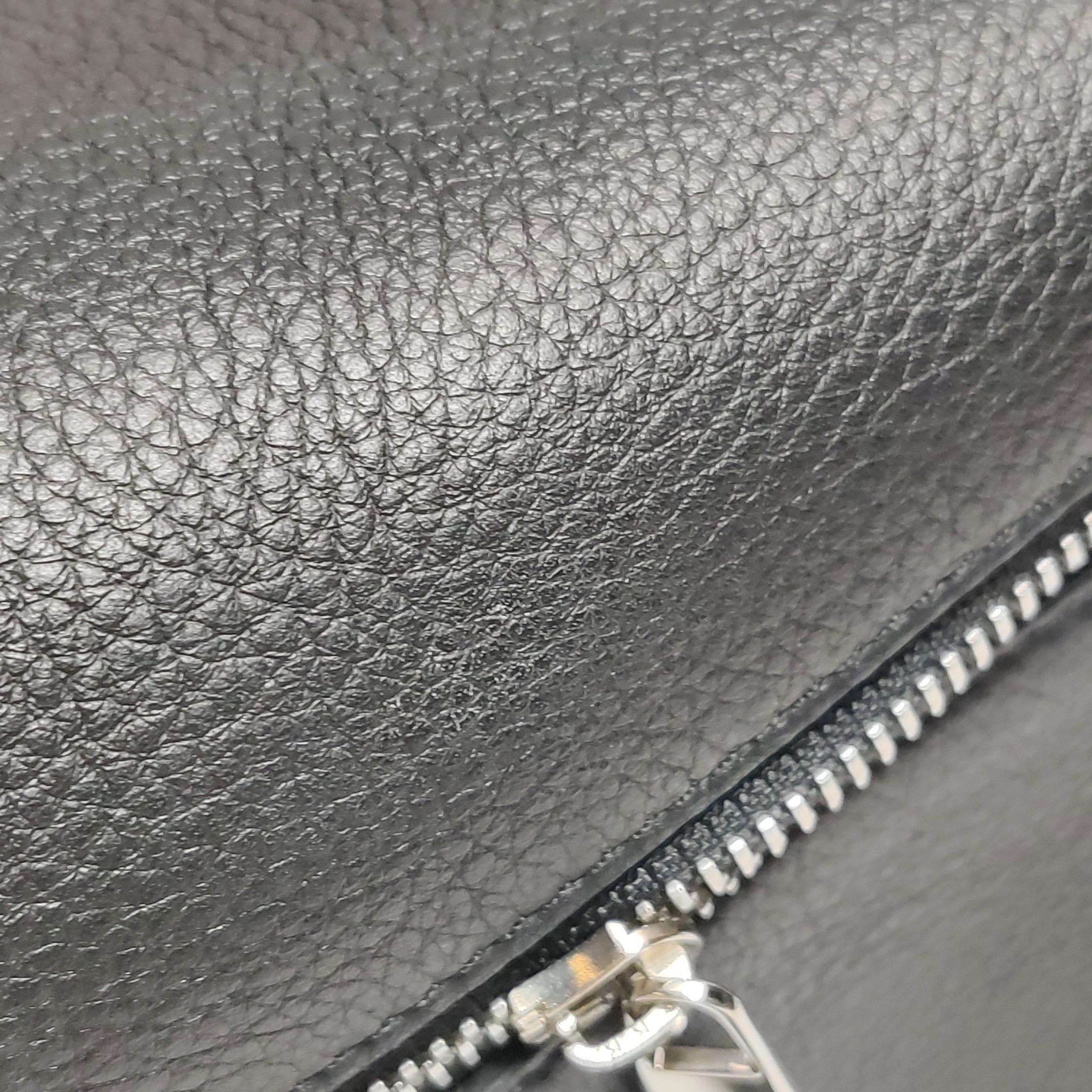 Loewe Puzzle Small Black Grained Leather White Logo en vente 14