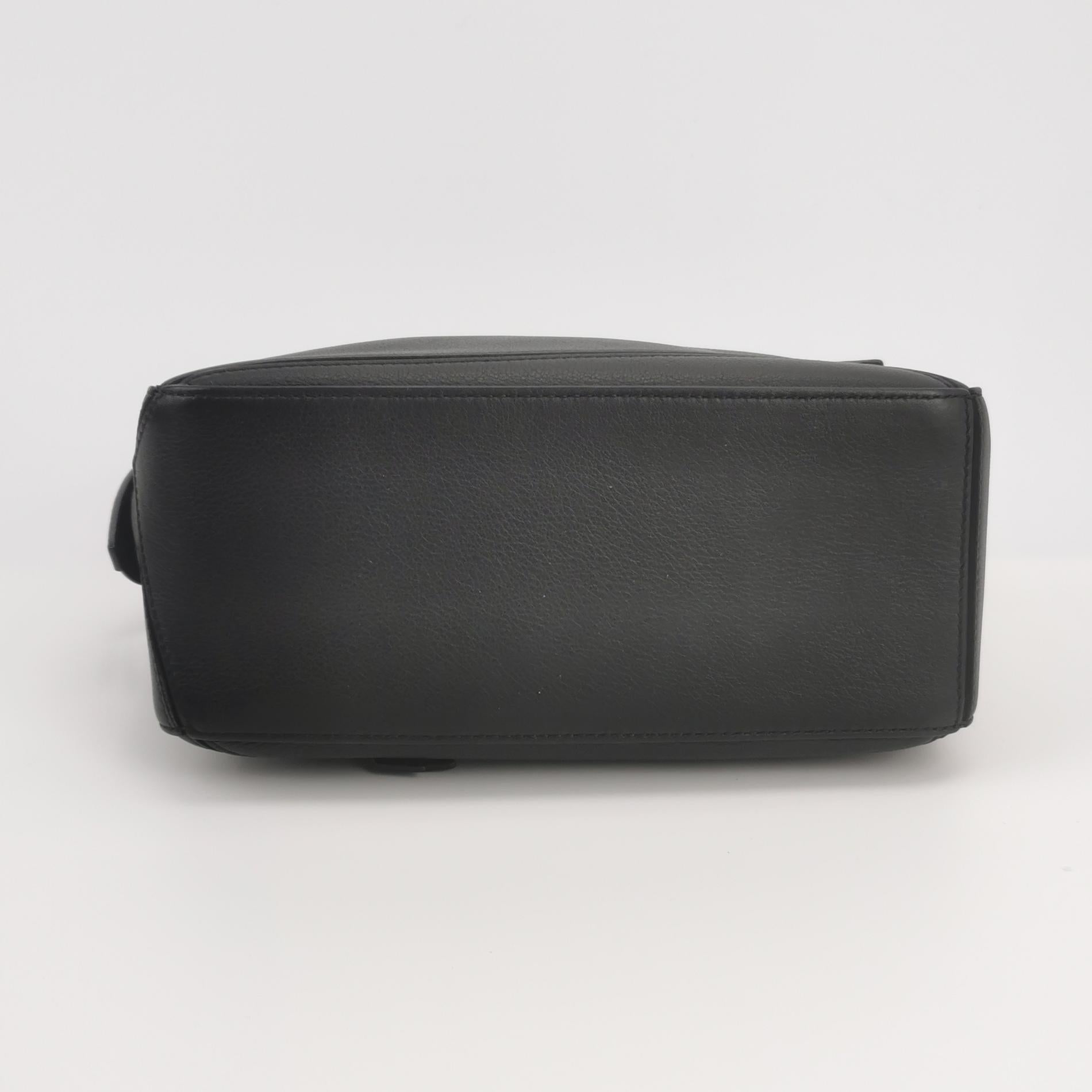 Noir Loewe Puzzle Small Black Grained Leather White Logo en vente