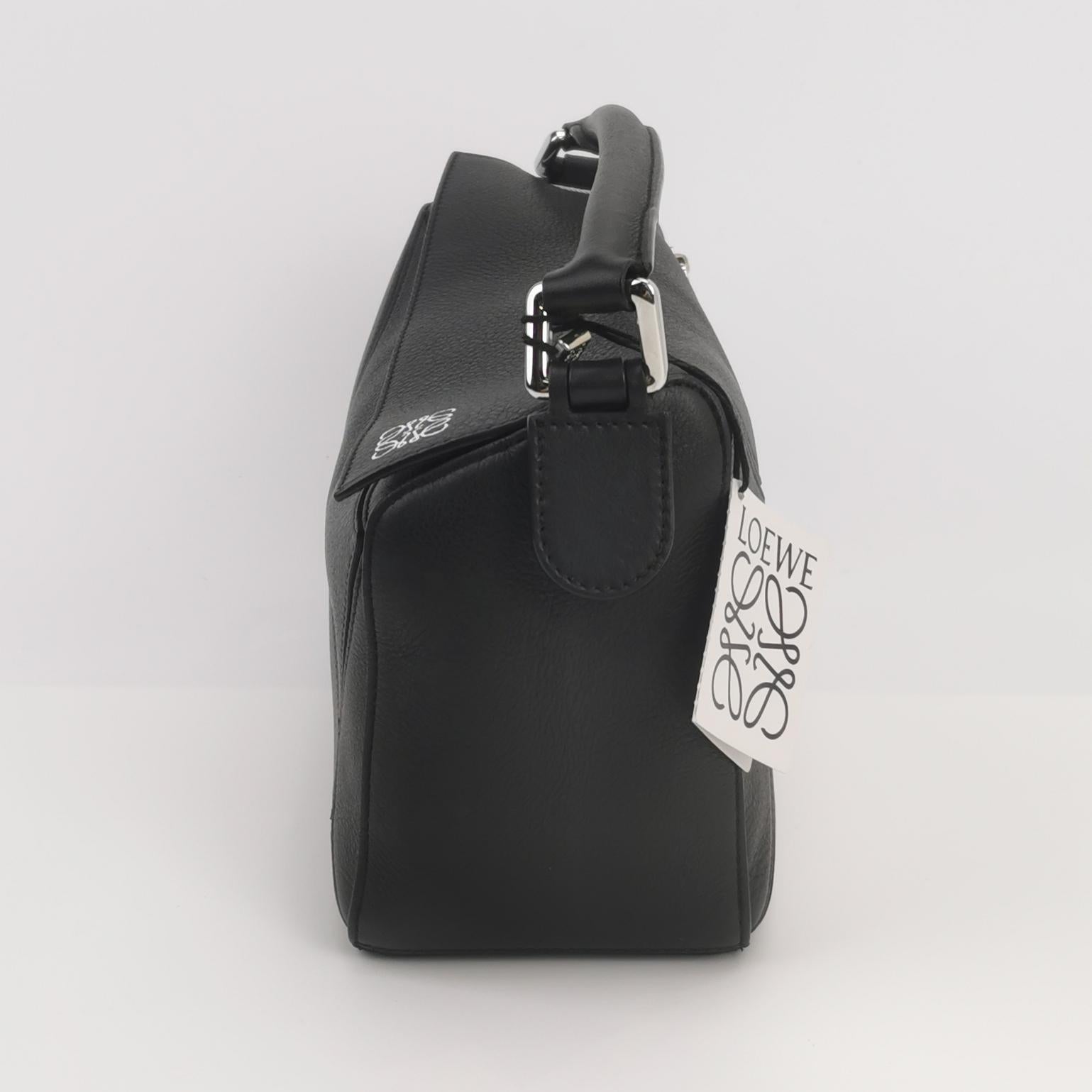 Loewe Puzzle Small Black Grained Leather White Logo en vente 1