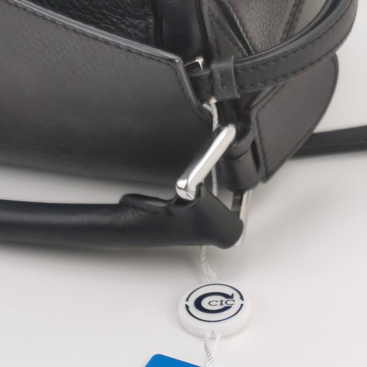 Loewe Puzzle Small Black Grained Leather White Logo en vente 2