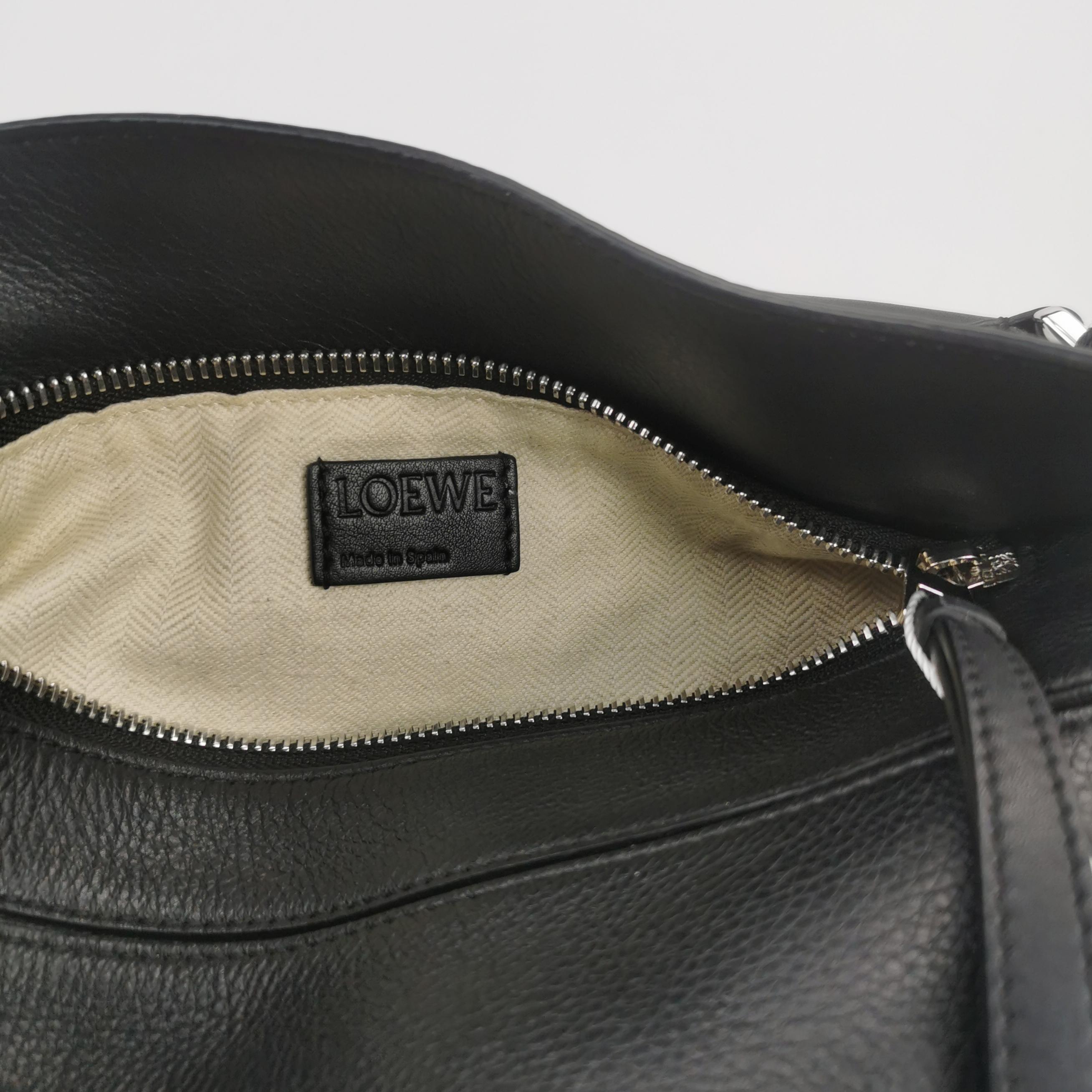Loewe Puzzle Small Black Grained Leather White Logo en vente 3