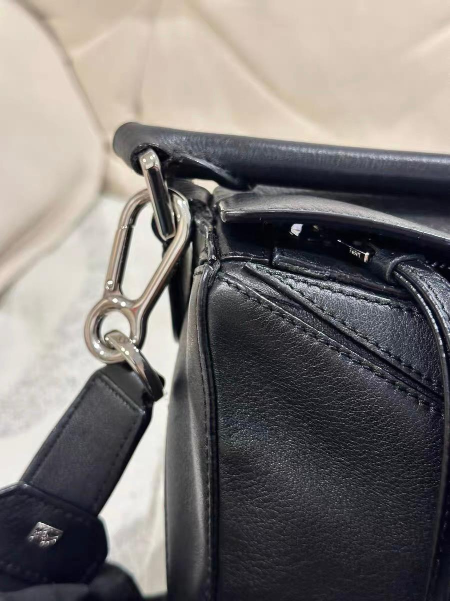 Loewe Puzzle Small Black Smooth Leather White Logo With Metal Feet 2016 en vente 5