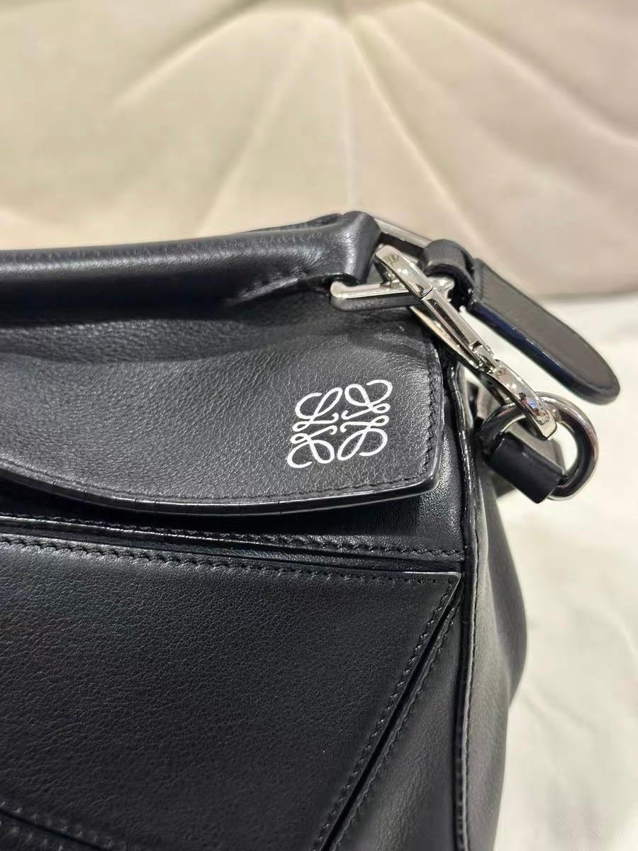 Loewe Puzzle Small Black Smooth Leather White Logo With Metal Feet 2016 en vente 10