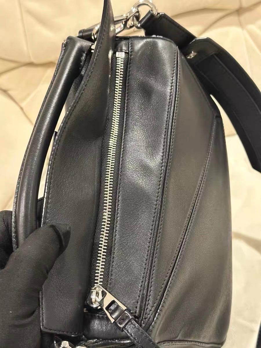Loewe Puzzle Small Black Smooth Leather White Logo With Metal Feet 2016 en vente 12