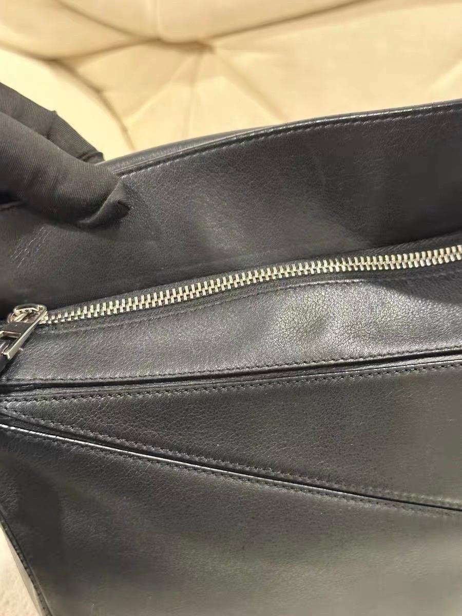 Loewe Puzzle Small Black Smooth Leather White Logo With Metal Feet 2016 en vente 13