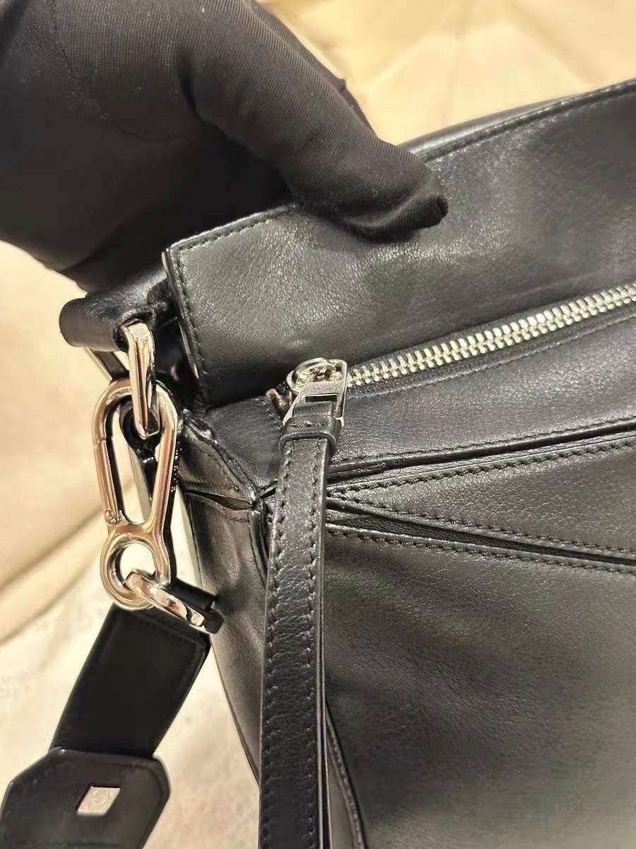 Loewe Puzzle Small Black Smooth Leather White Logo With Metal Feet 2016 en vente 14