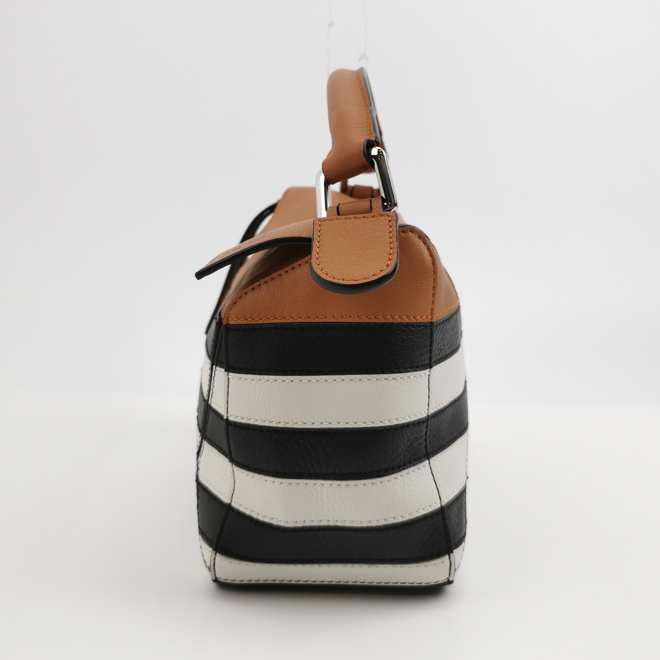Borsa a tracolla Loewe Puzzle Small Black White Brown Stripes In condizioni buone in vendita a AUBERVILLIERS, FR