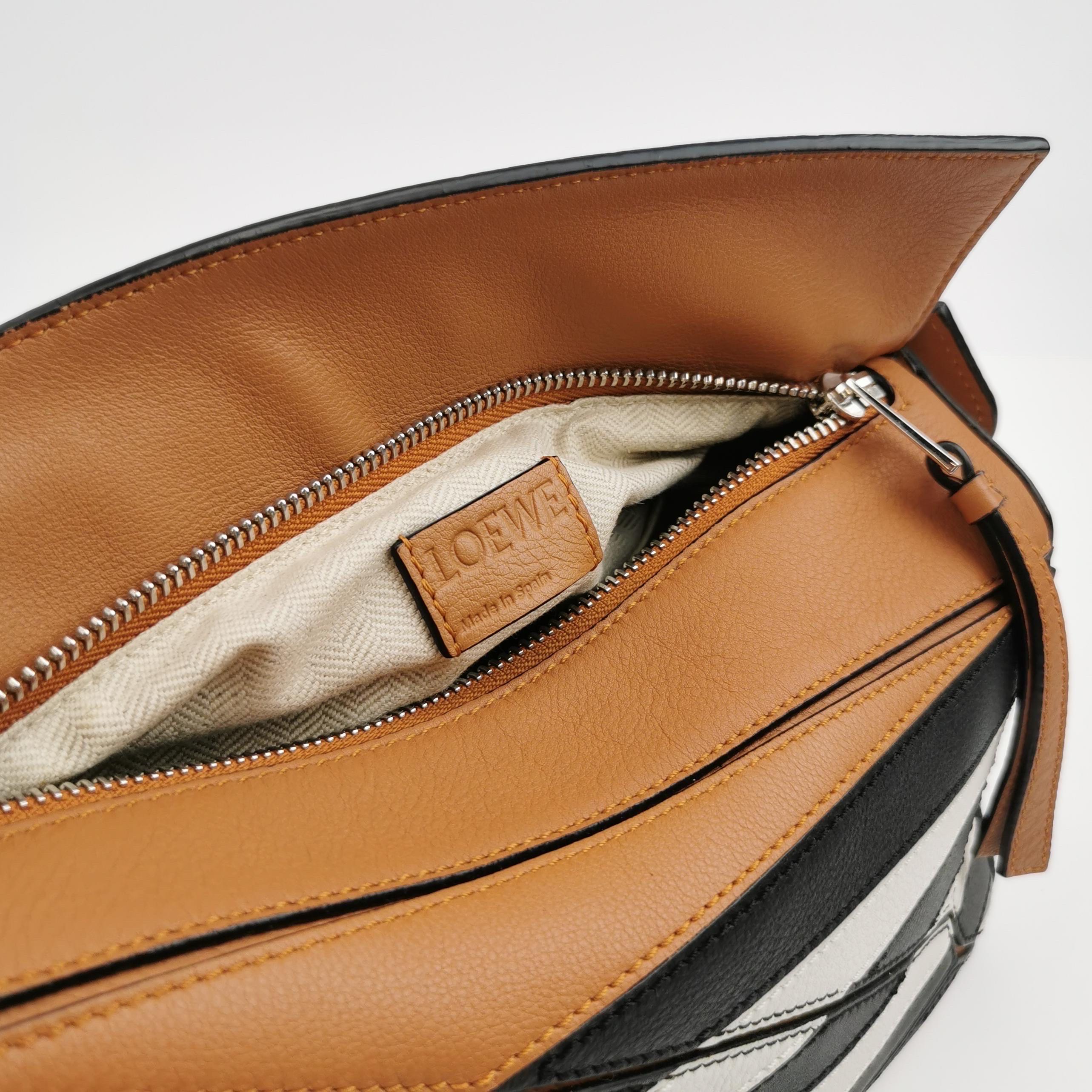Borsa a tracolla Loewe Puzzle Small Black White Brown Stripes in vendita 3