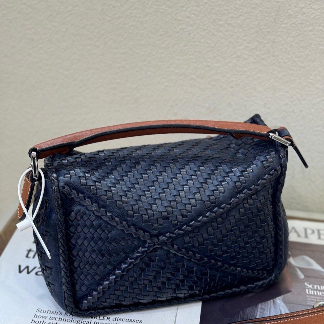 Loewe Puzzle Small Leather Woven Braided Navy Crossbody Bag In Excellent Condition In AUBERVILLIERS, FR