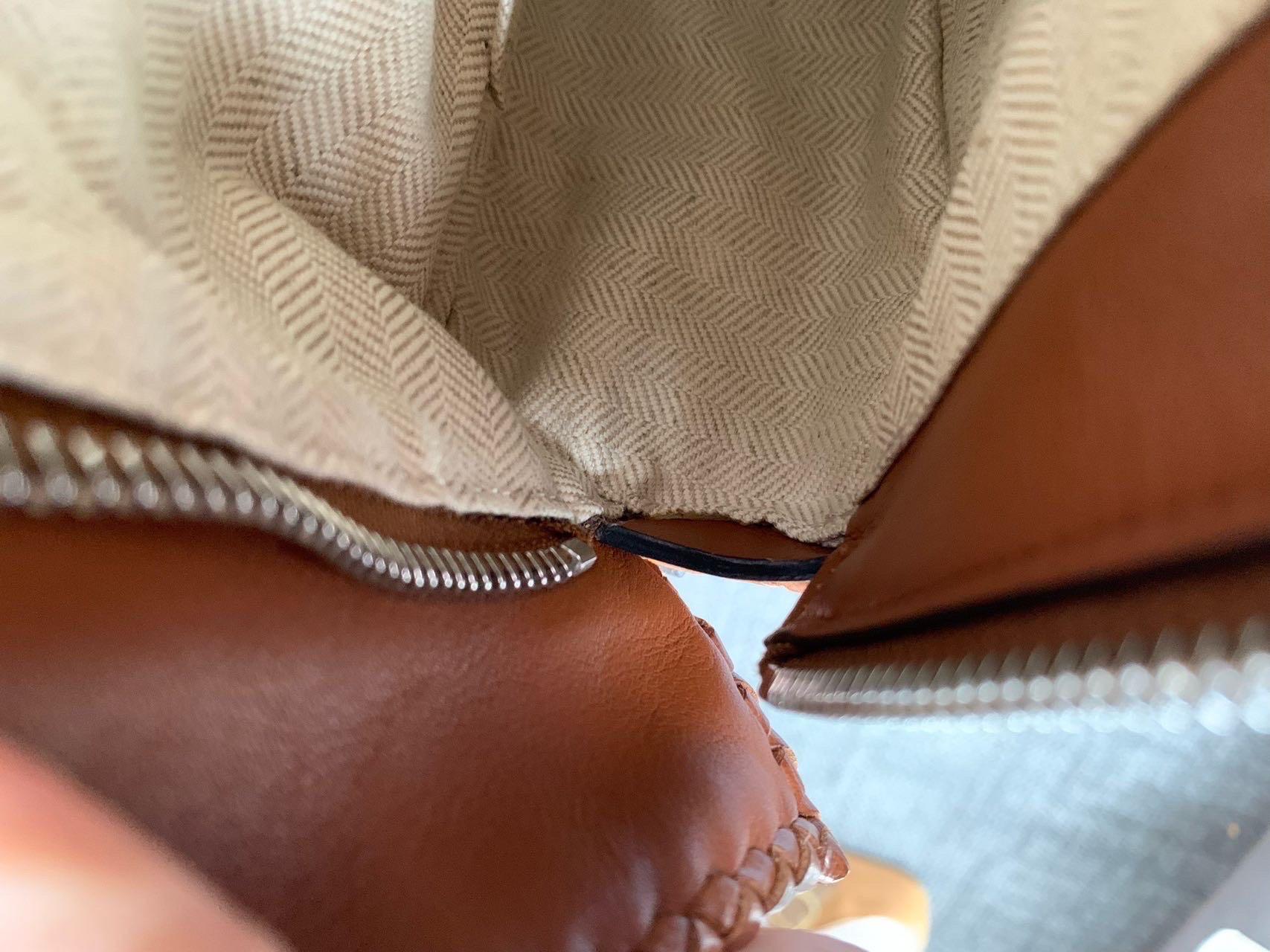 Loewe Puzzle Kleine geflochtene Ledertasche Braun Crossbody Tasche im Angebot 10