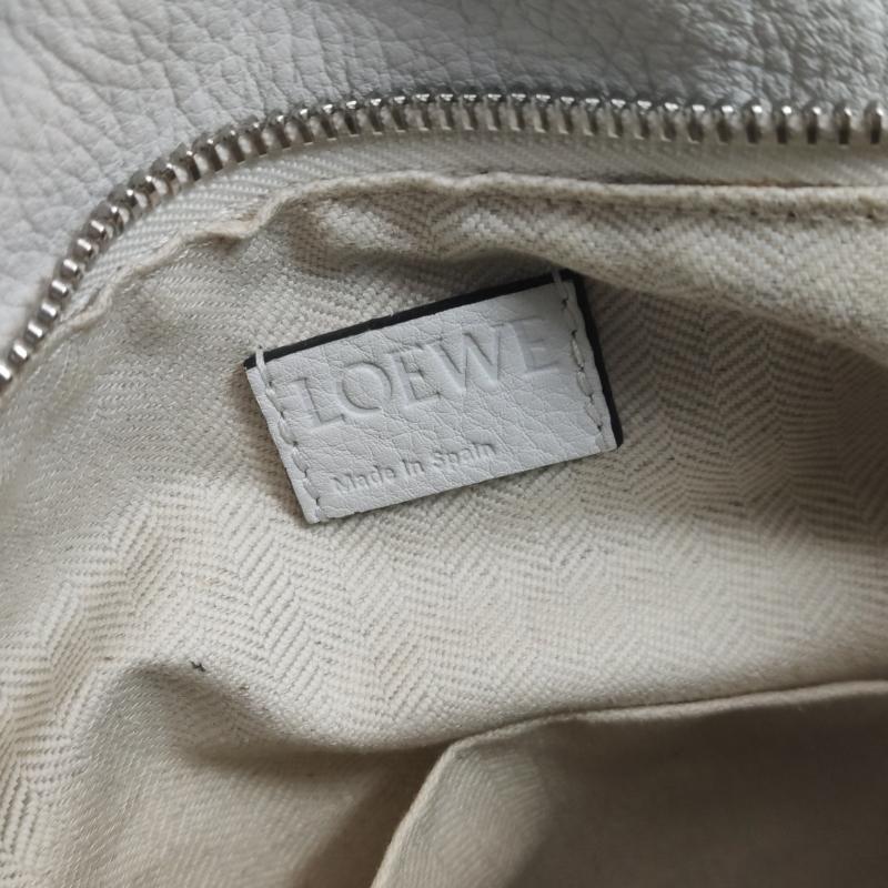 Loewe Puzzle Petit sac à bandoulière en cuir tressé blanc en vente 6